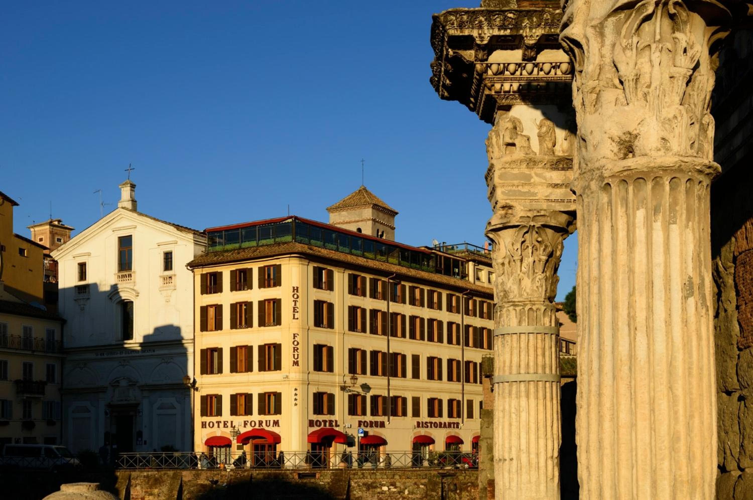 Hotel Forum — 17