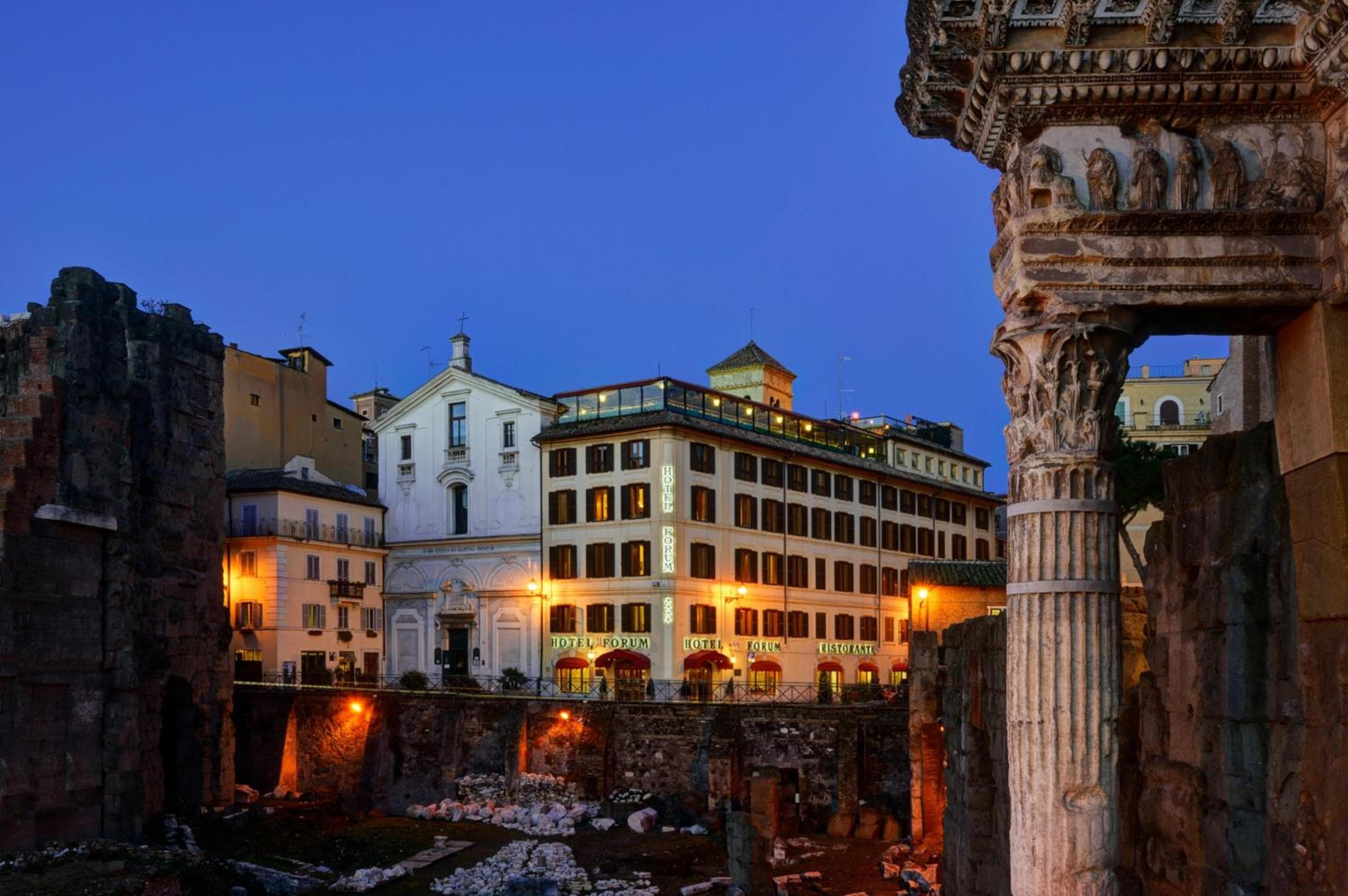 Hotel Forum — 1
