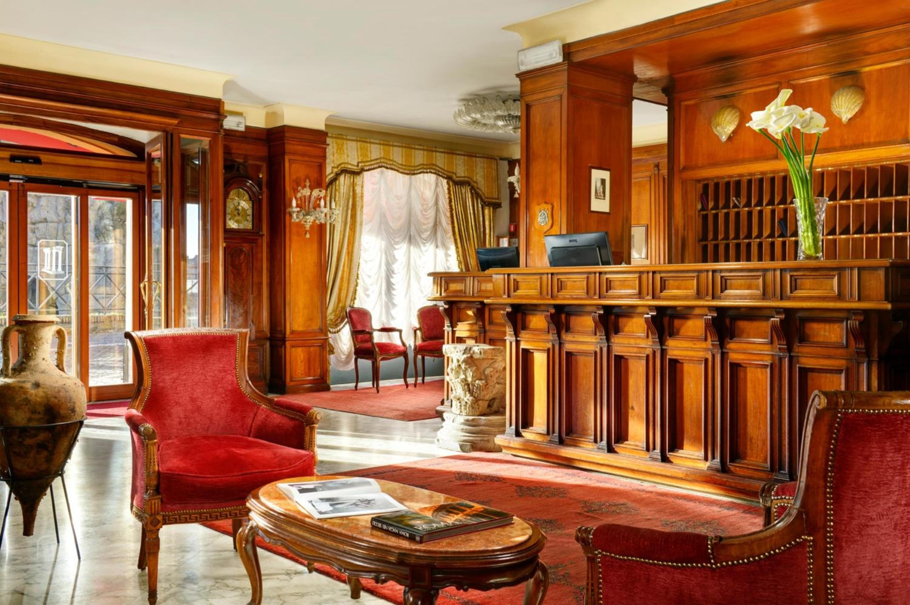 Hotel Forum — 2