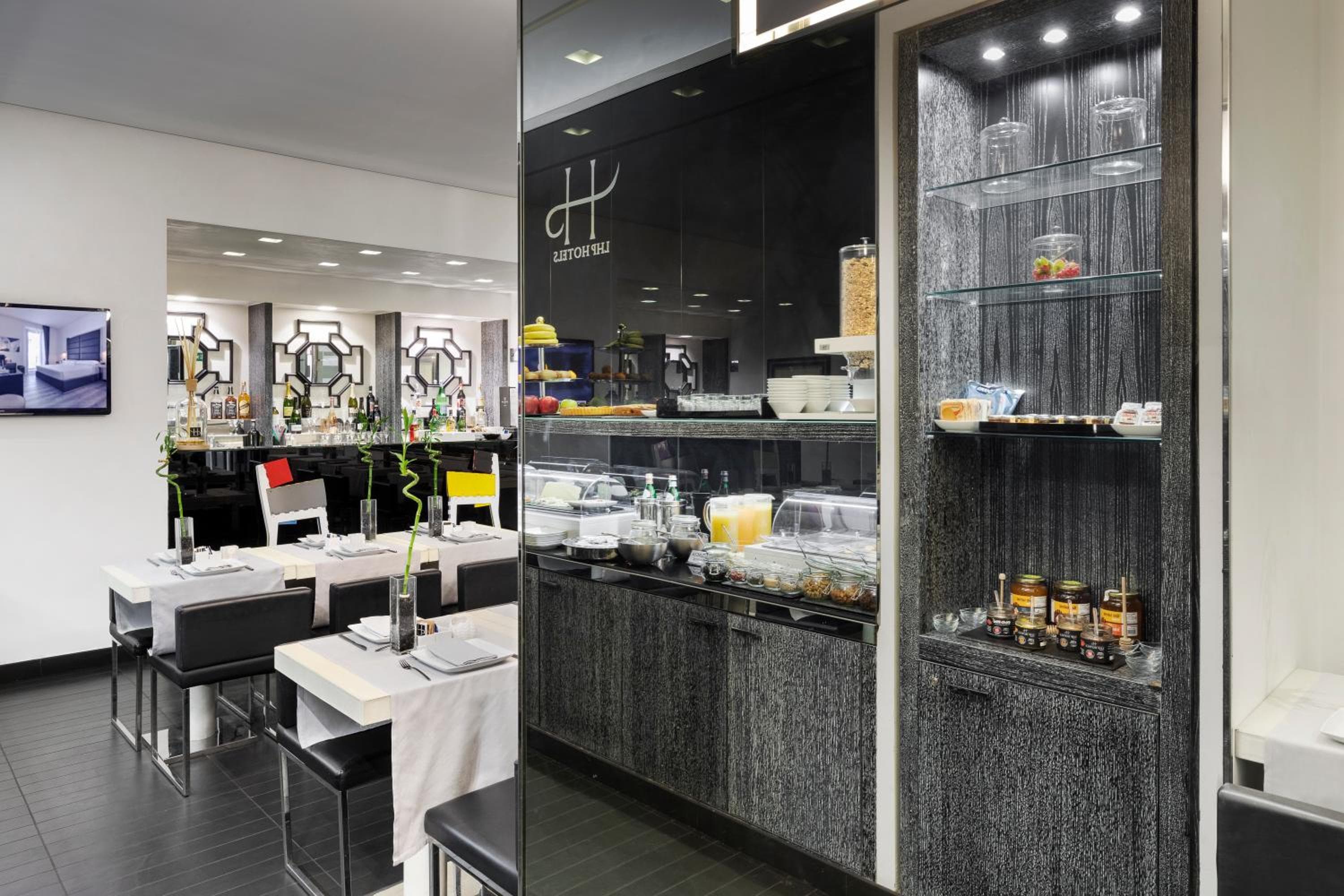 LHP Hotel Napoleon — 21