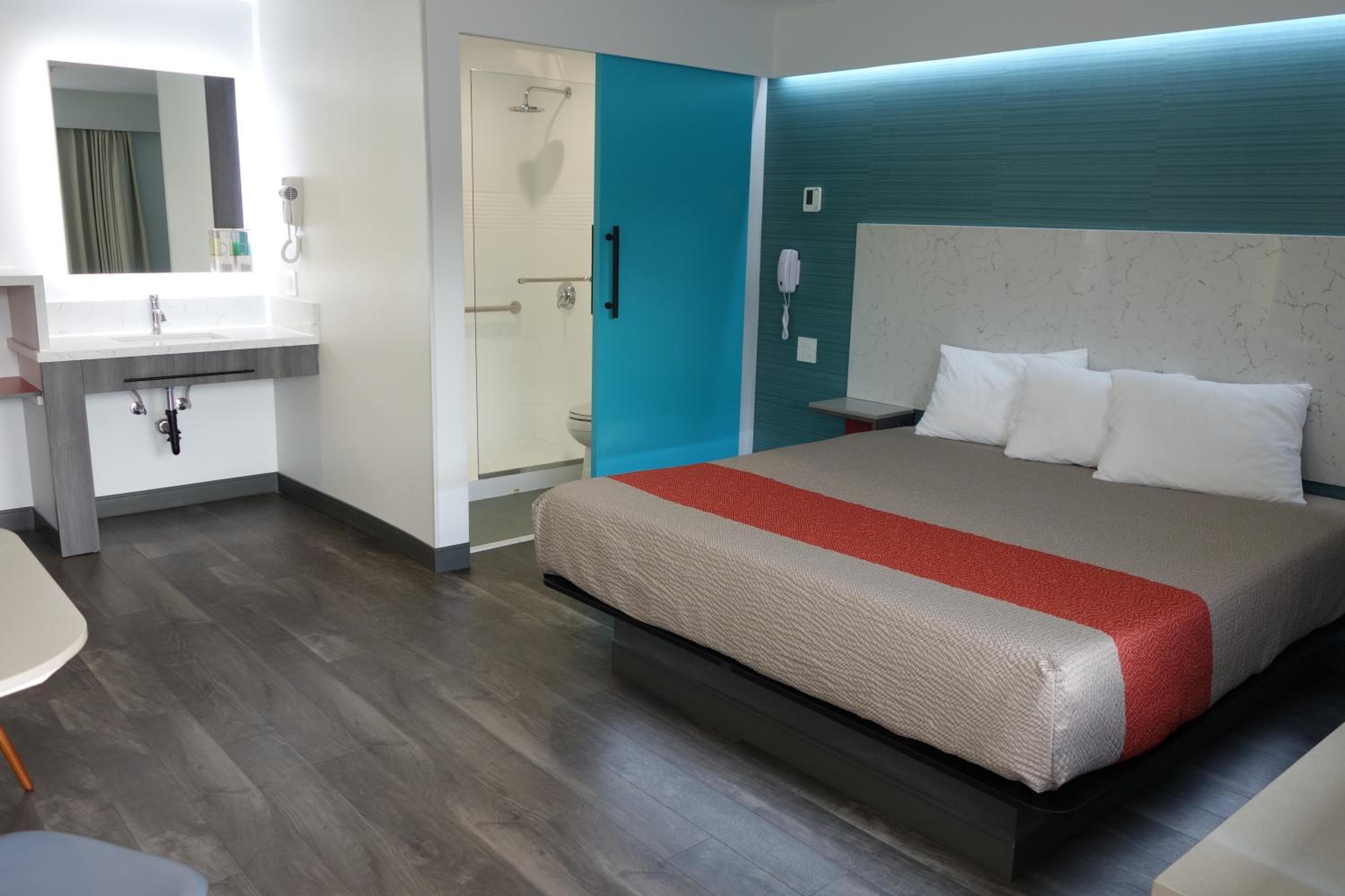 Solo Motel Broadway — 18