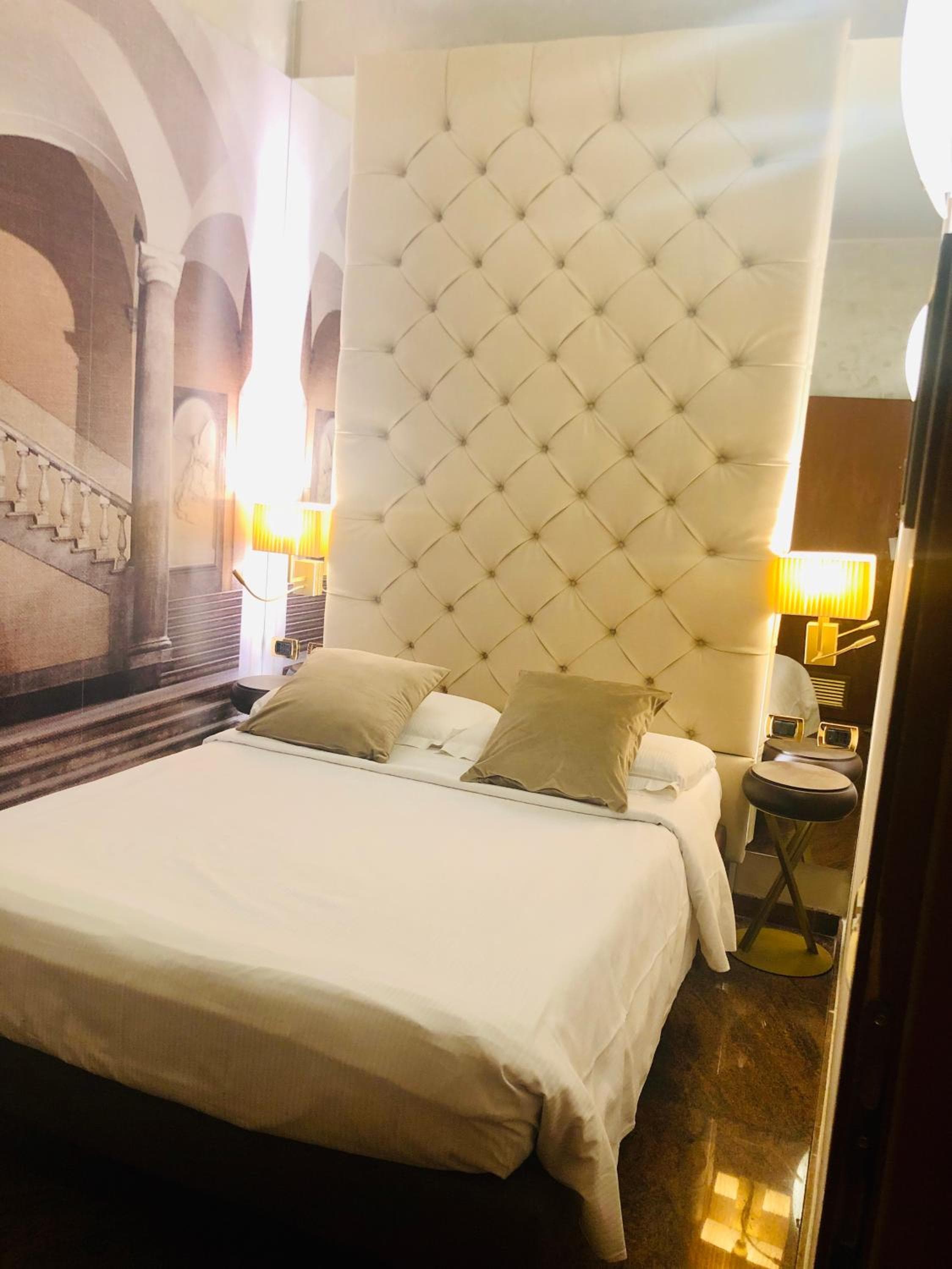 Hotel Mythos — 29