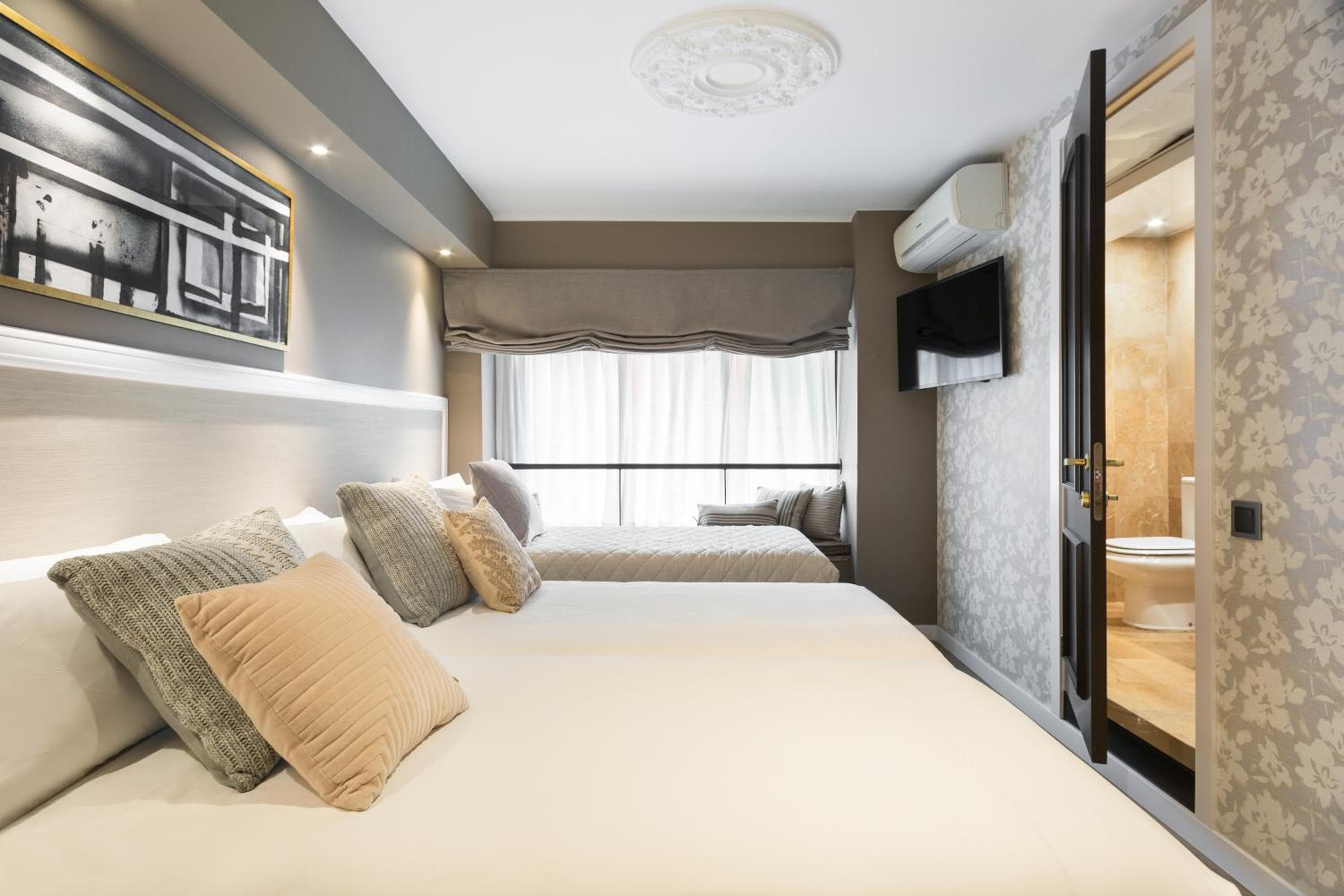 Acta Splendid — 7