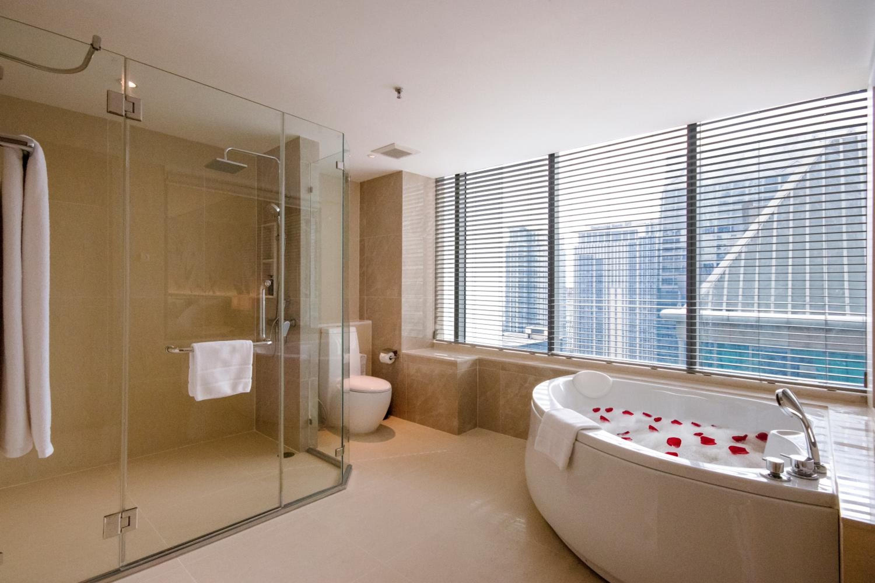 Sivatel Bangkok Hotel — 12