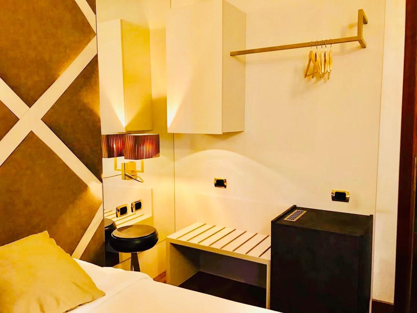 Hotel Mythos — 27