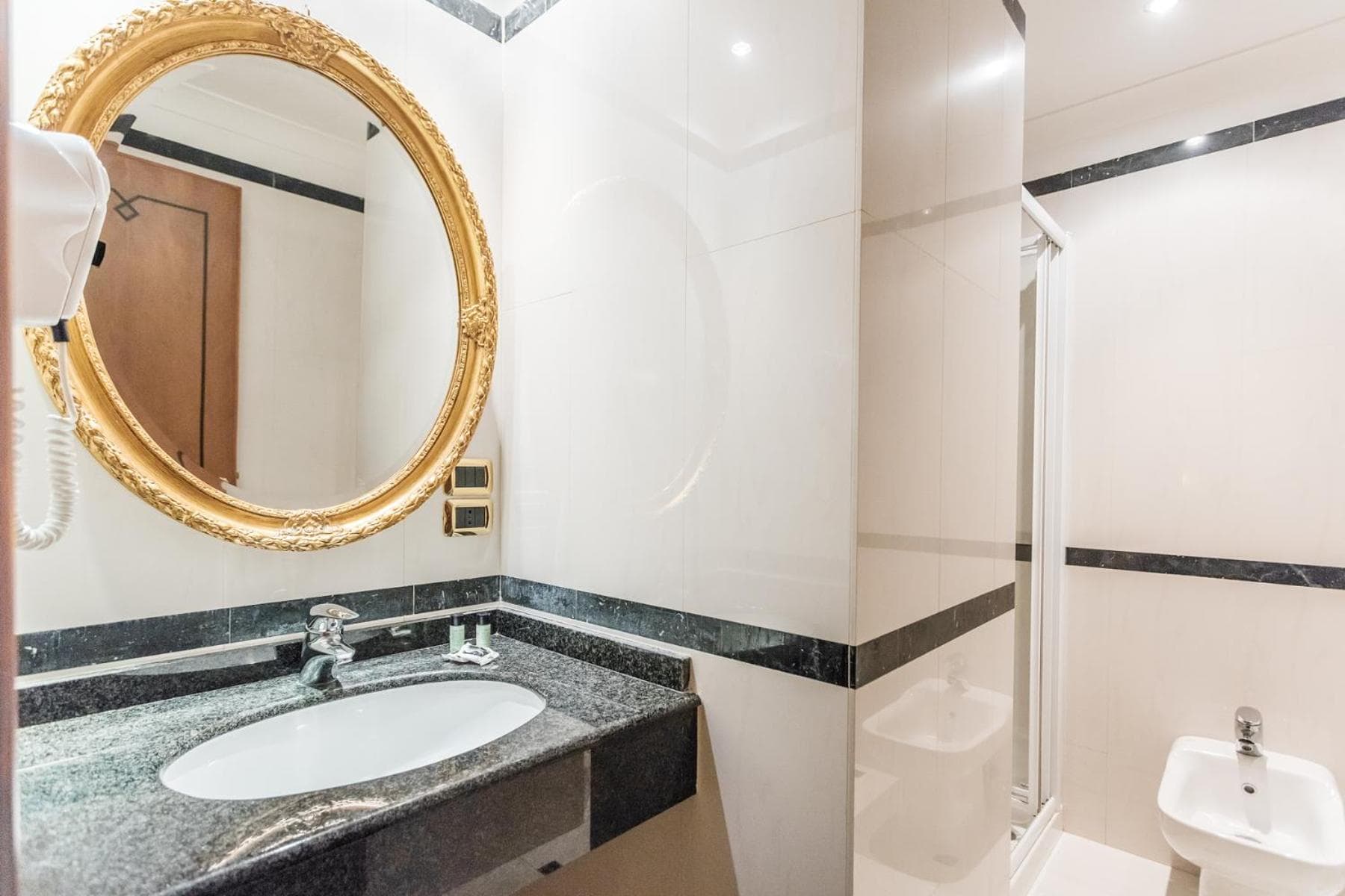 Raeli Hotel Regio — 12