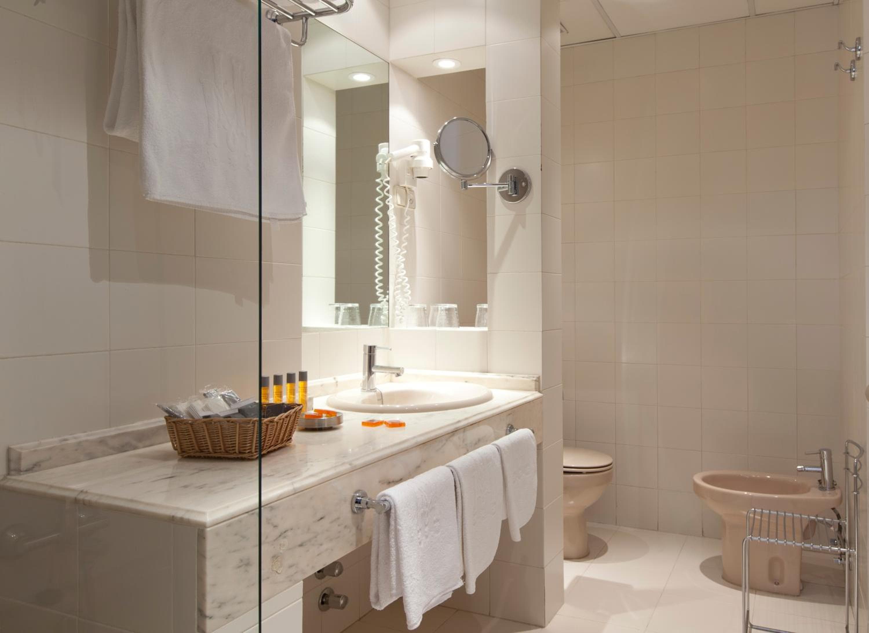 Hotel Moderno Puerta del Sol — 4
