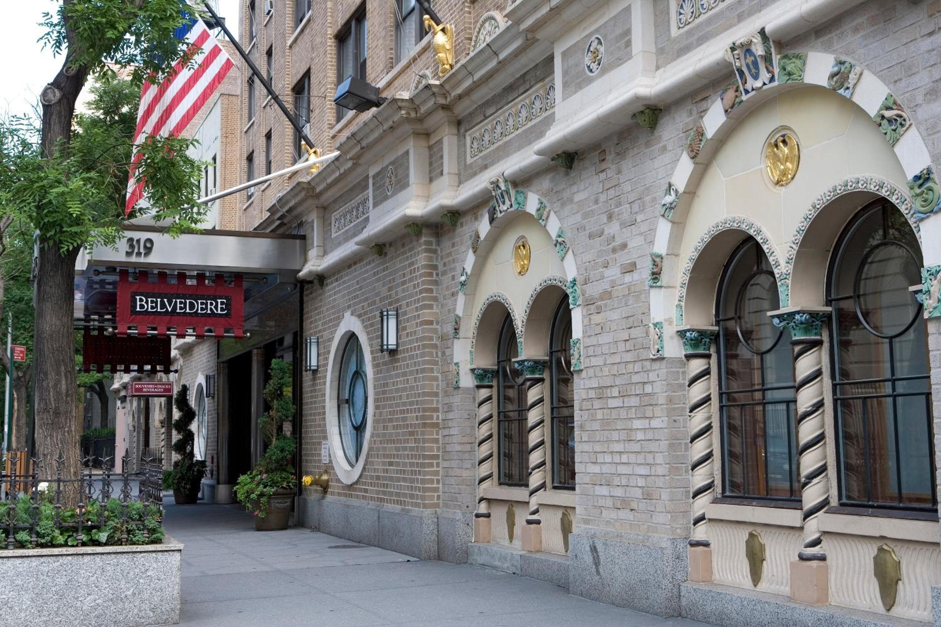 L'Hotel Belvedere — 1