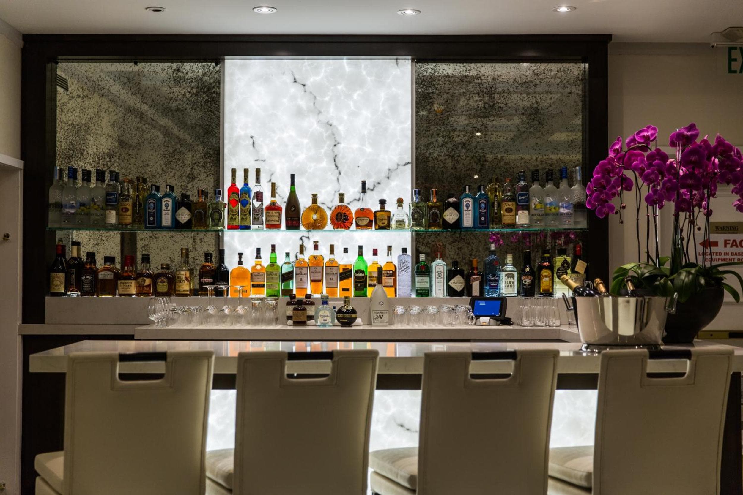 Mosaic Hotel Beverly Hills — 29