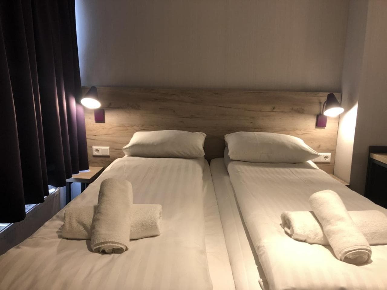 Facade Hotel Amsterdam — 25
