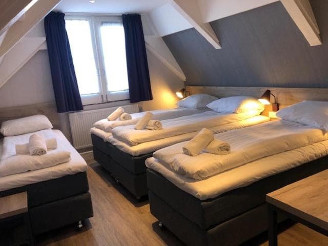 Facade Hotel Amsterdam — 30