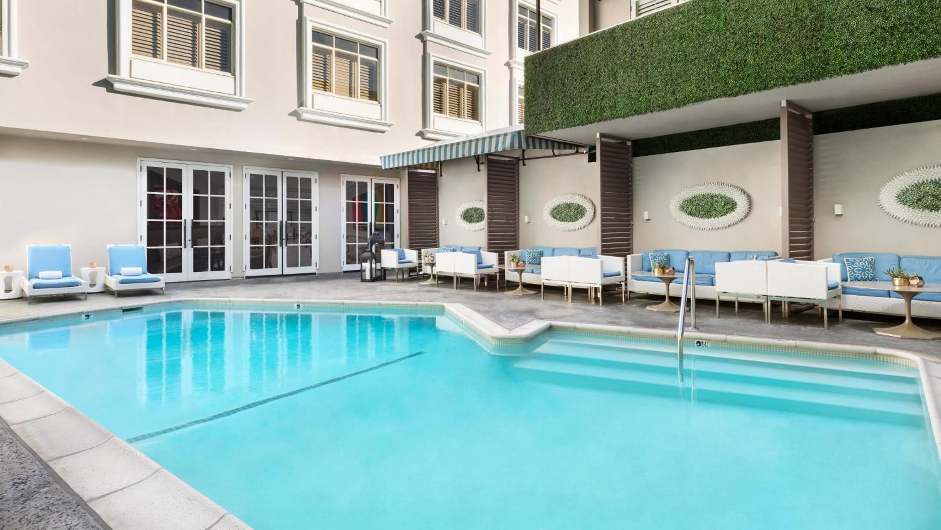 Mosaic Hotel Beverly Hills — 26