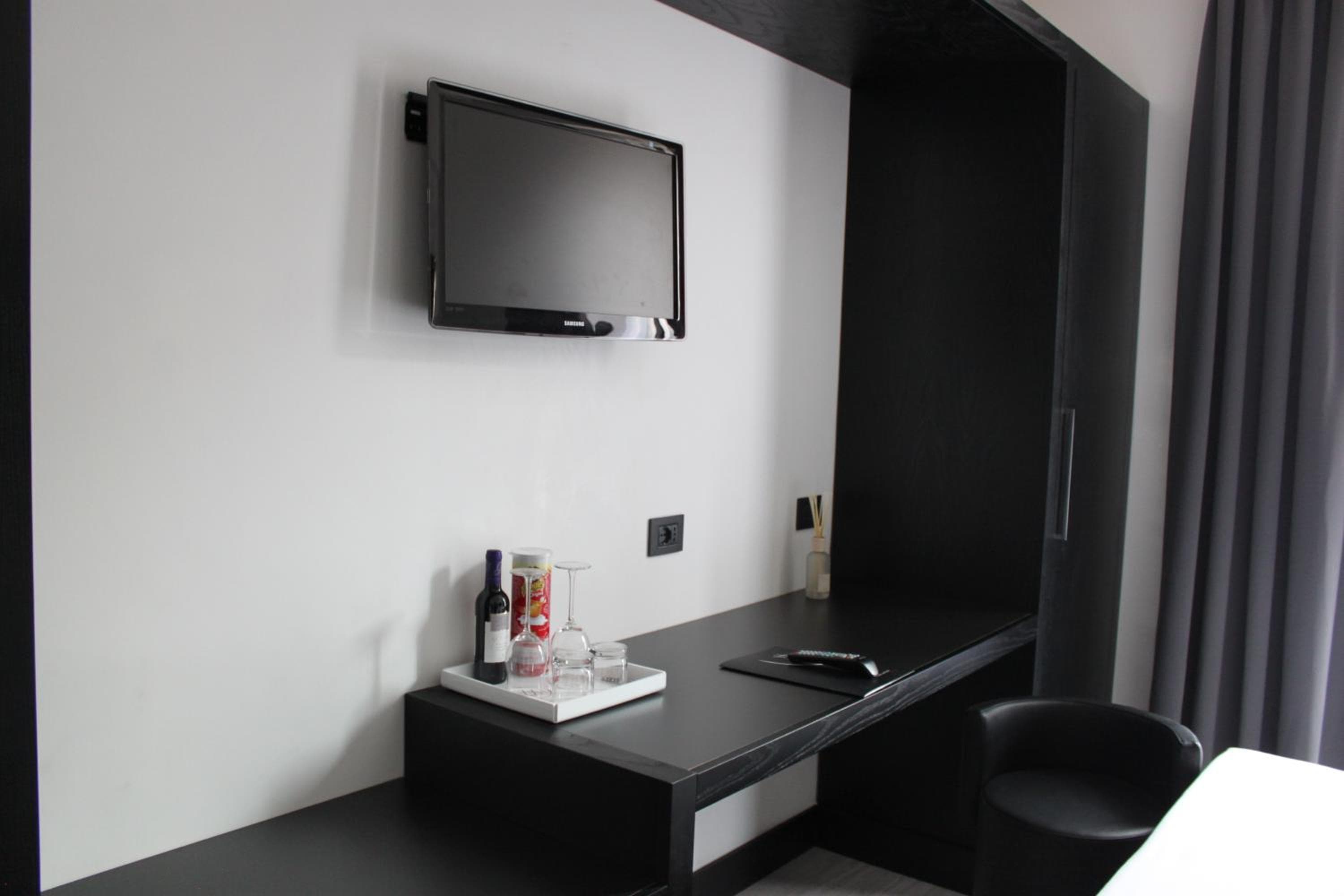 LHP Hotel Napoleon — 13