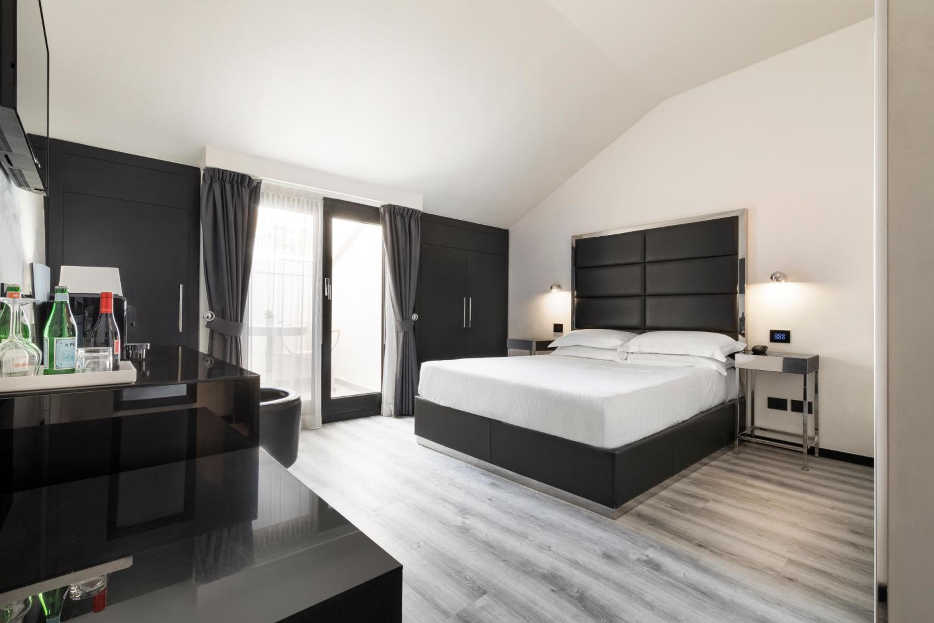 LHP Hotel Napoleon — 11