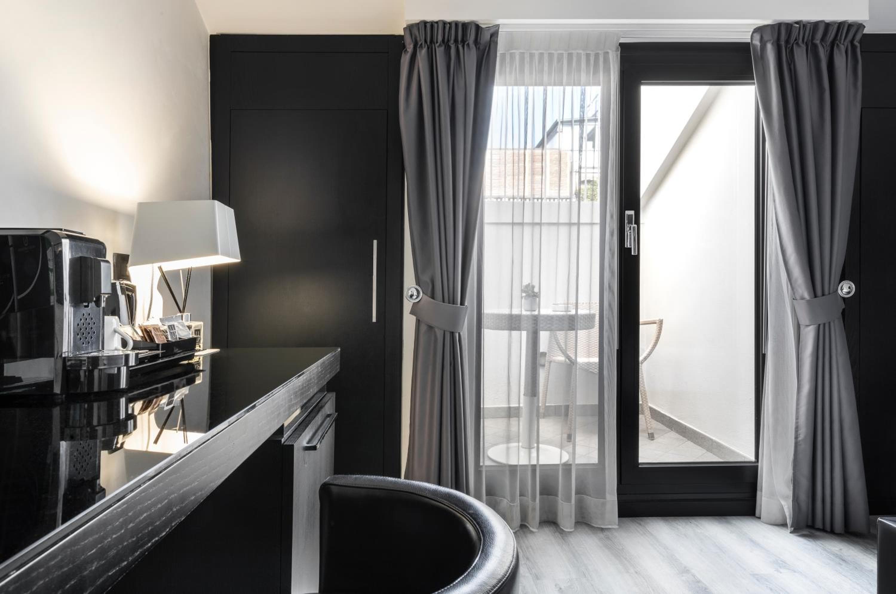 LHP Hotel Napoleon — 9