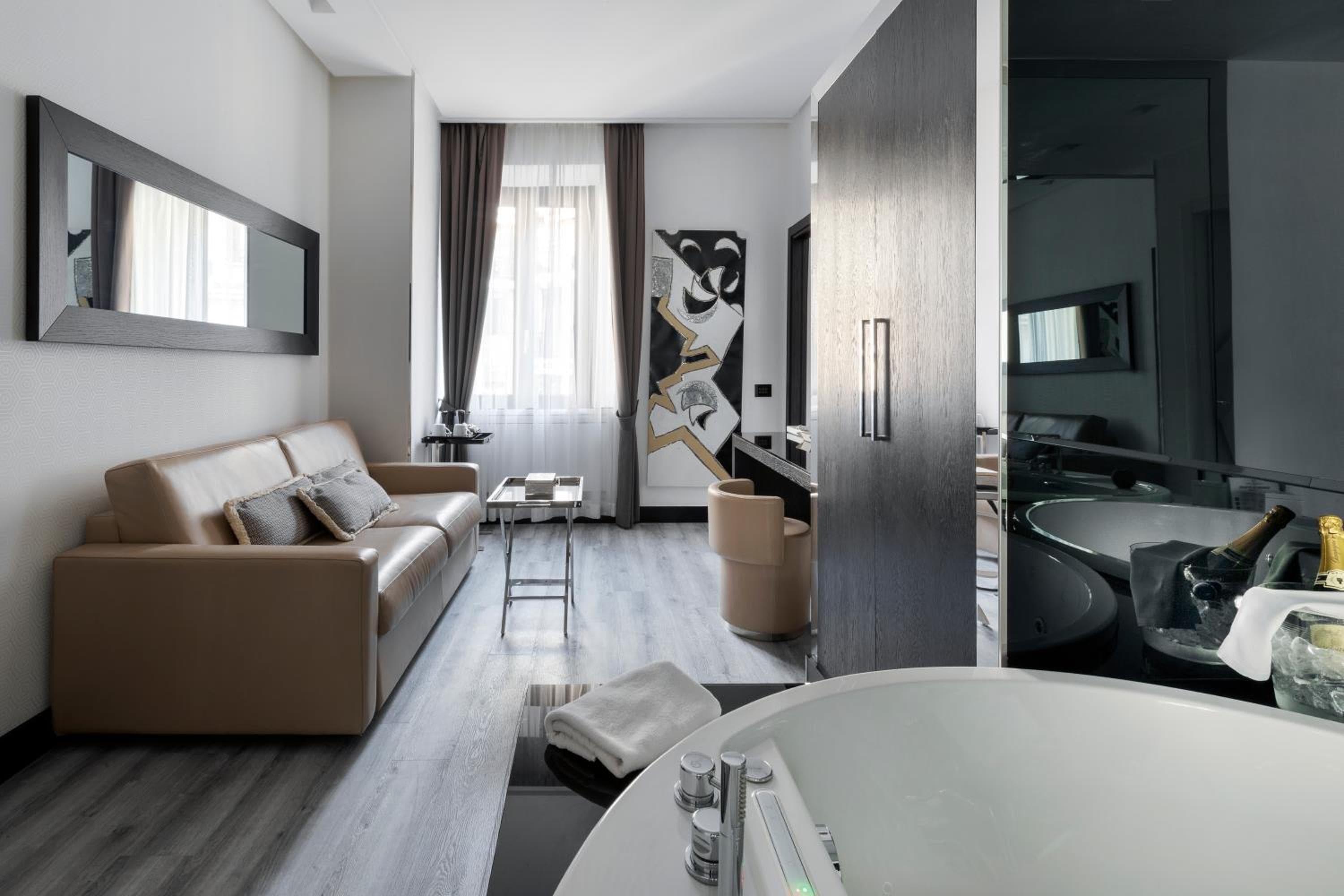 LHP Hotel Napoleon — 2