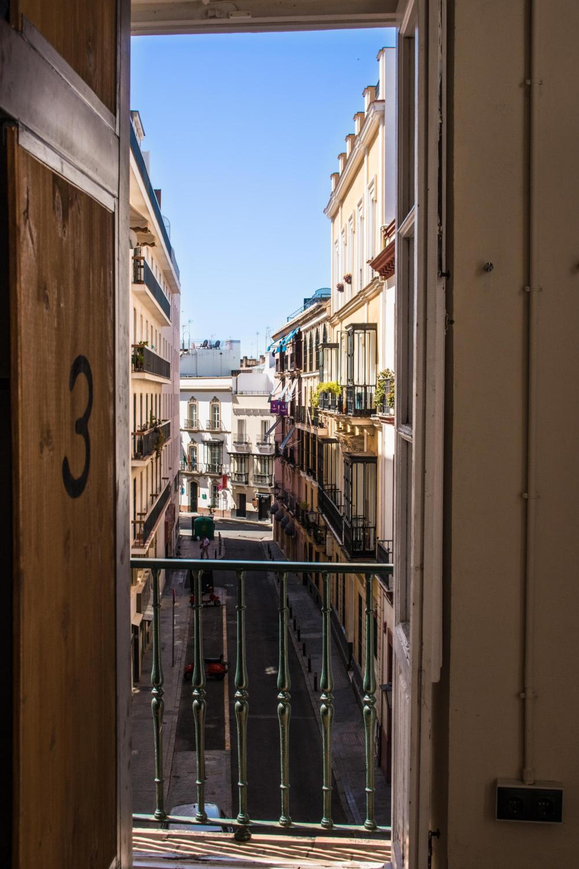 Schwarzer Schwan Hostel Sevilla — 4
