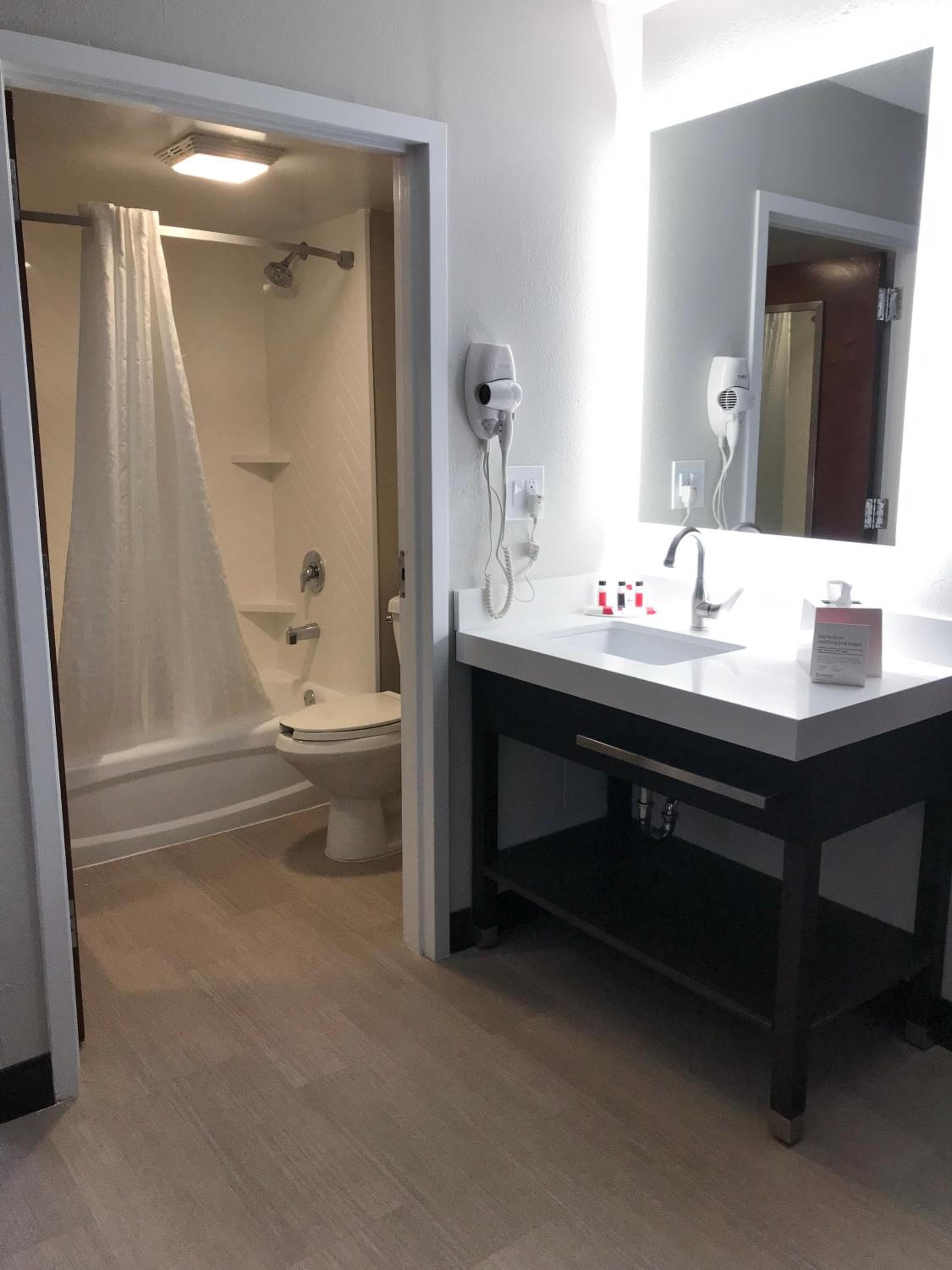 Ramada by Wyndham Suites Orlando Airport — 14