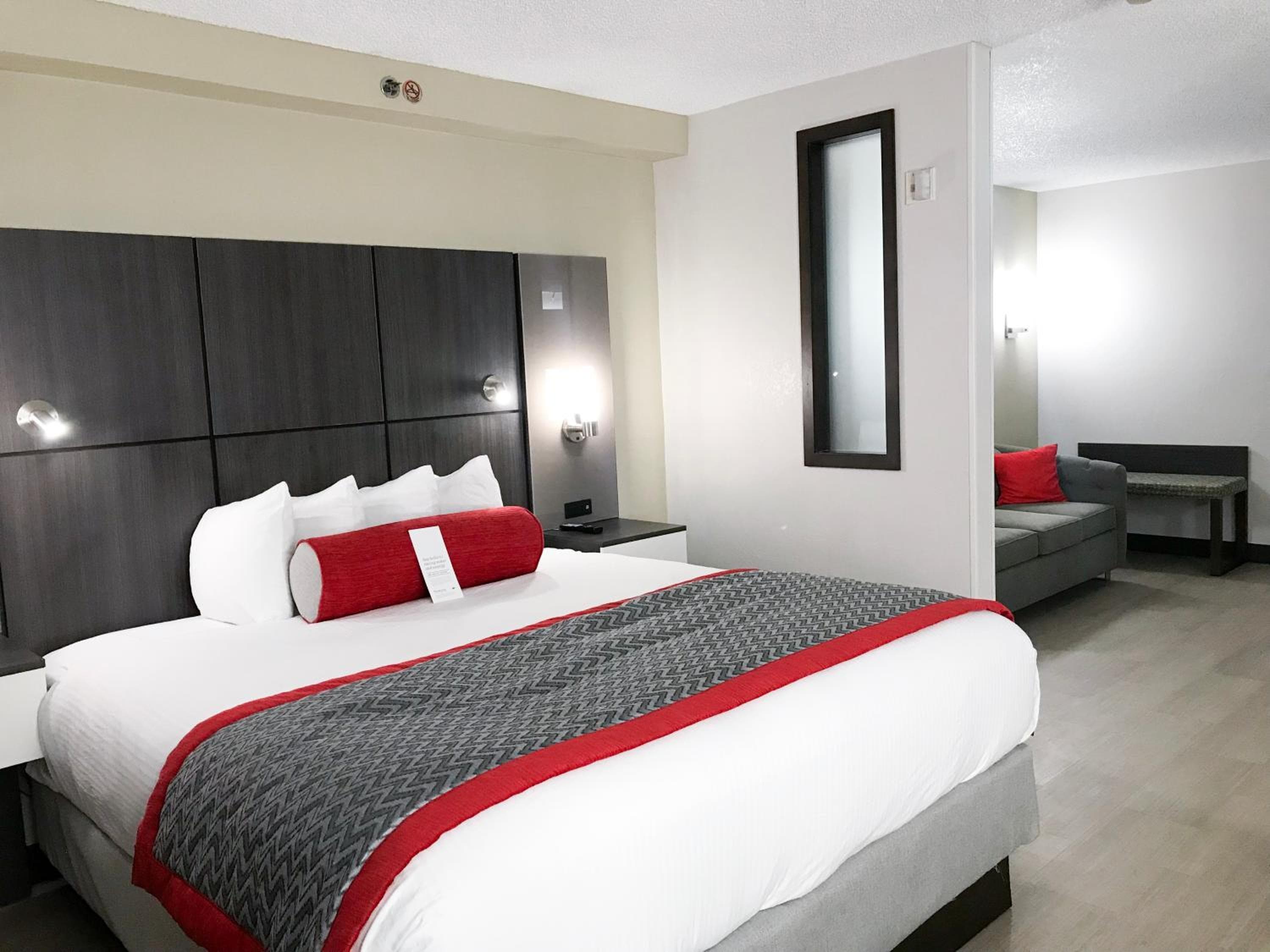 Ramada by Wyndham Suites Orlando Airport — 15