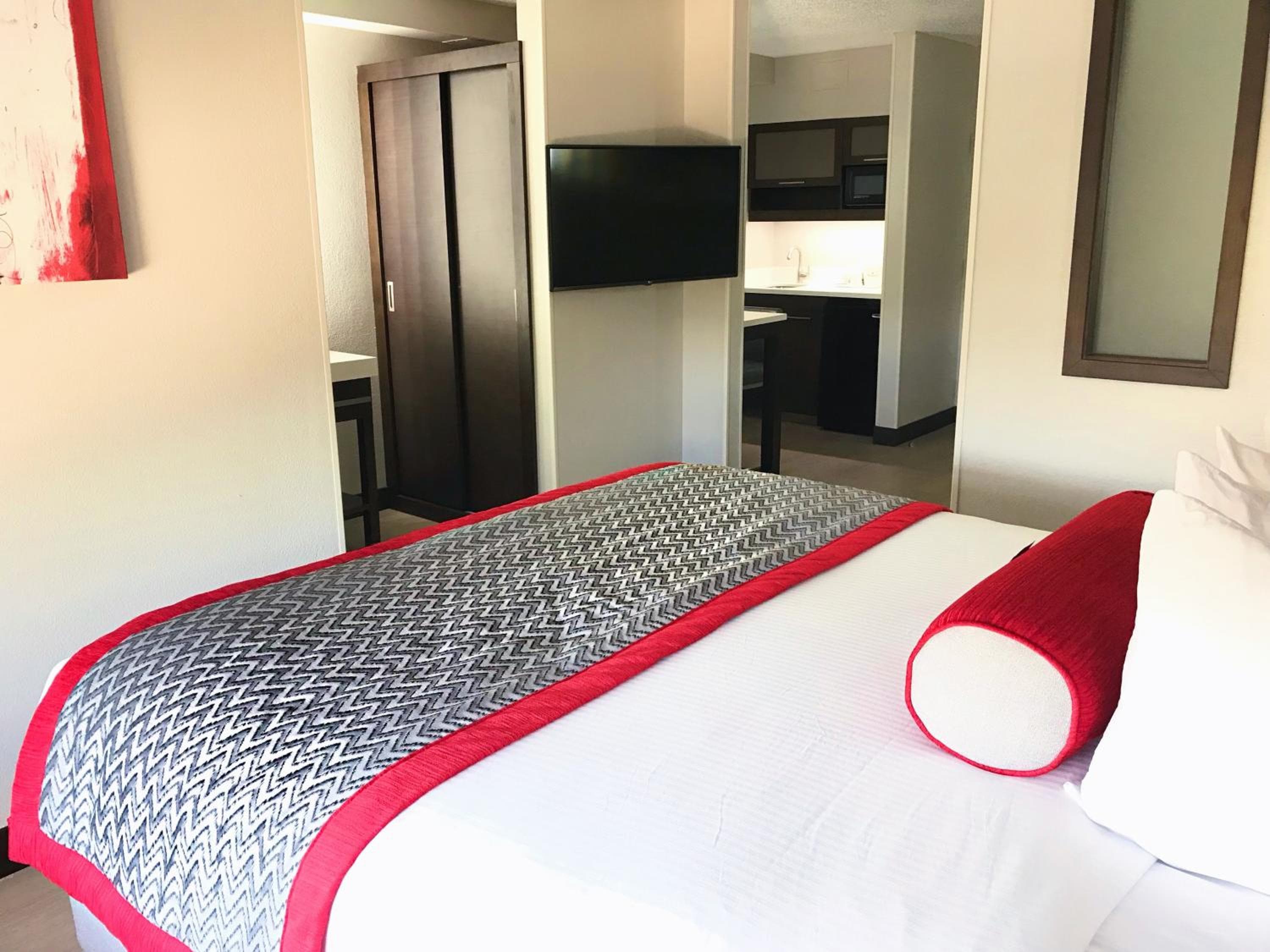 Ramada by Wyndham Suites Orlando Airport — 9