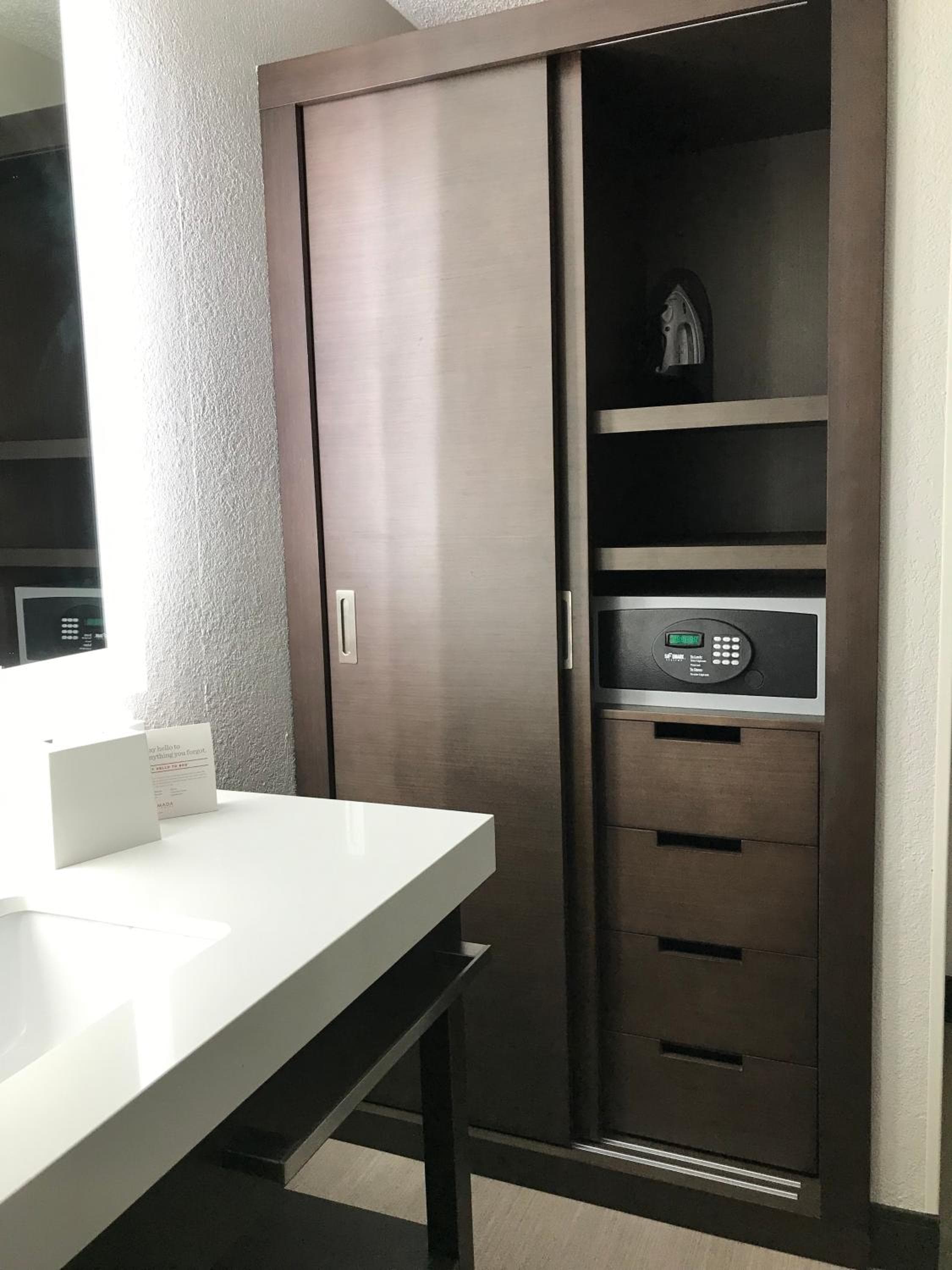 Ramada by Wyndham Suites Orlando Airport — 11