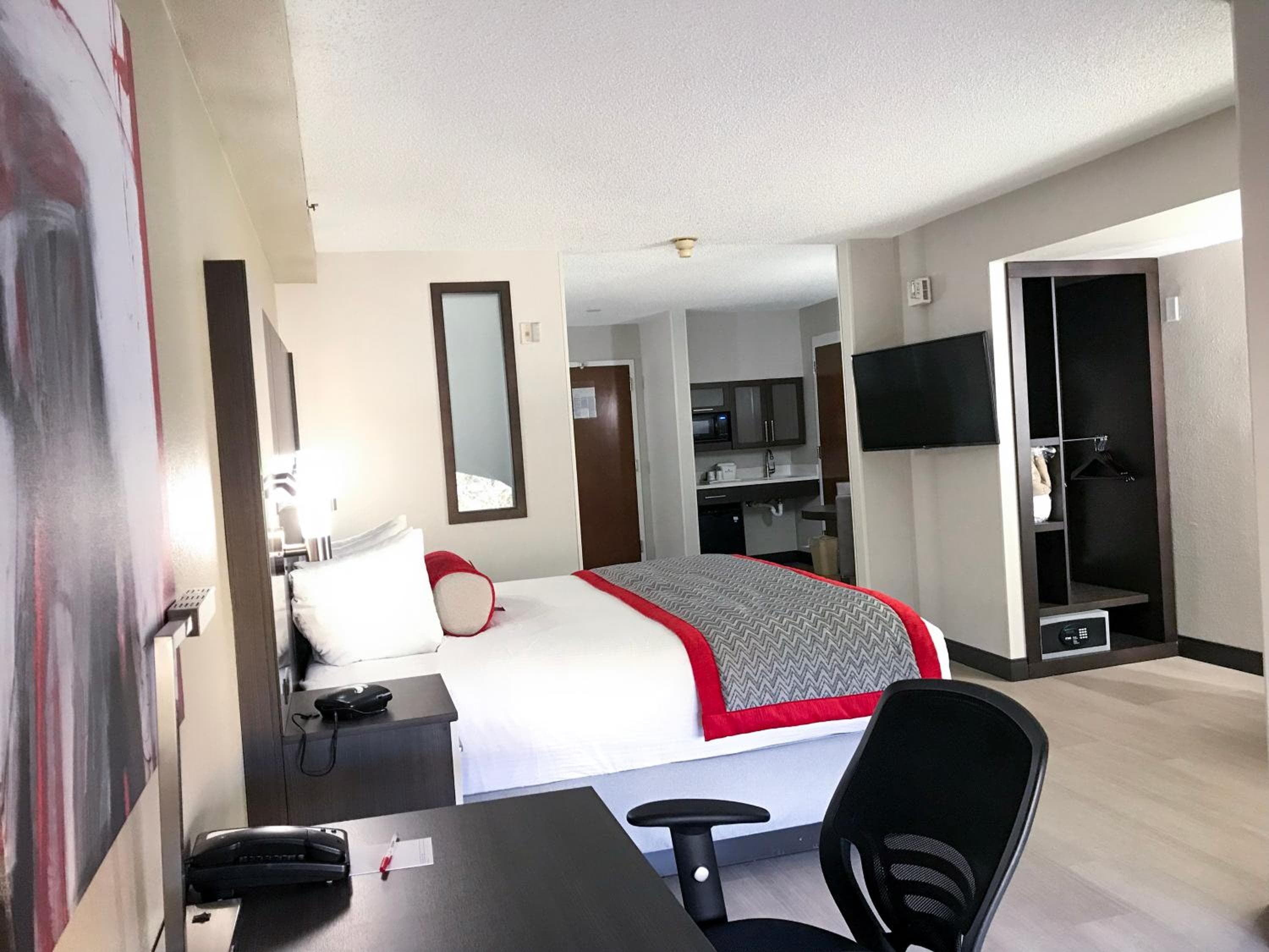 Ramada by Wyndham Suites Orlando Airport — 17