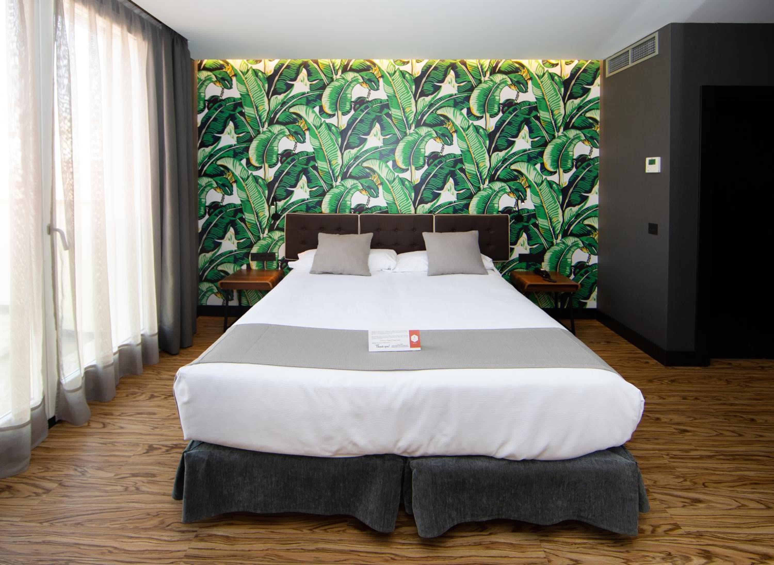 Malaga Premium Hotel — 16