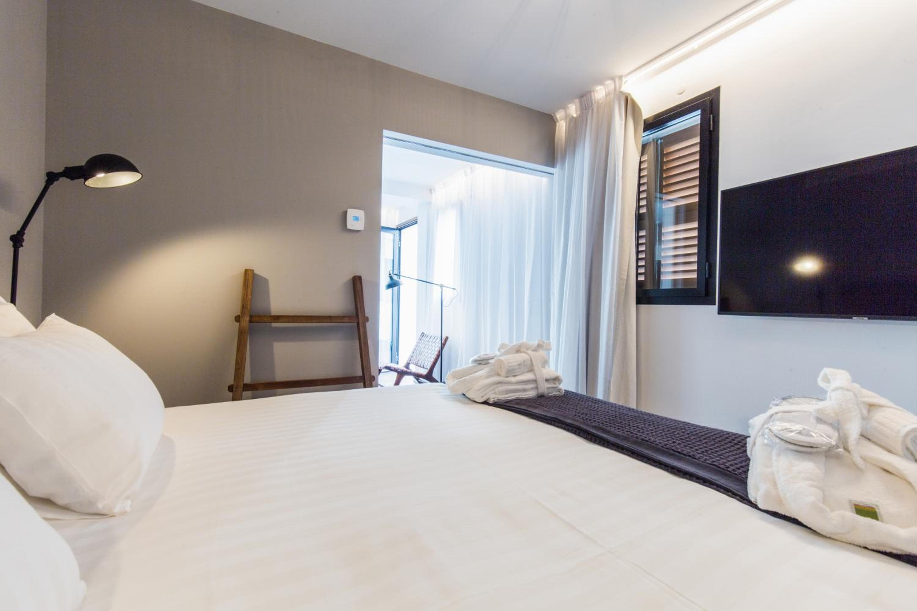 Terreno Suites — 19