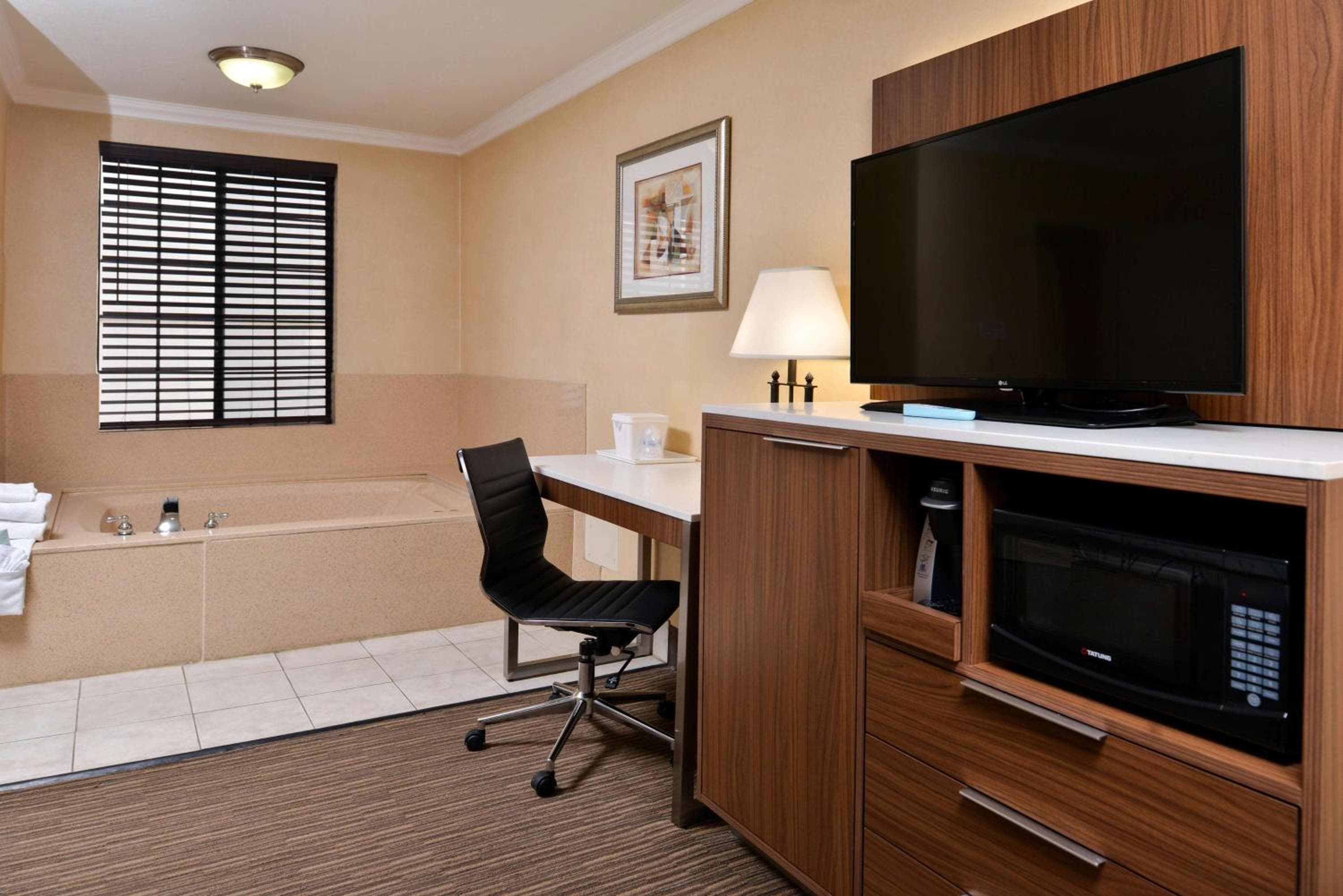 Best Western Hollywood Plaza Hotel - Walk of Fame Film City LA — 26