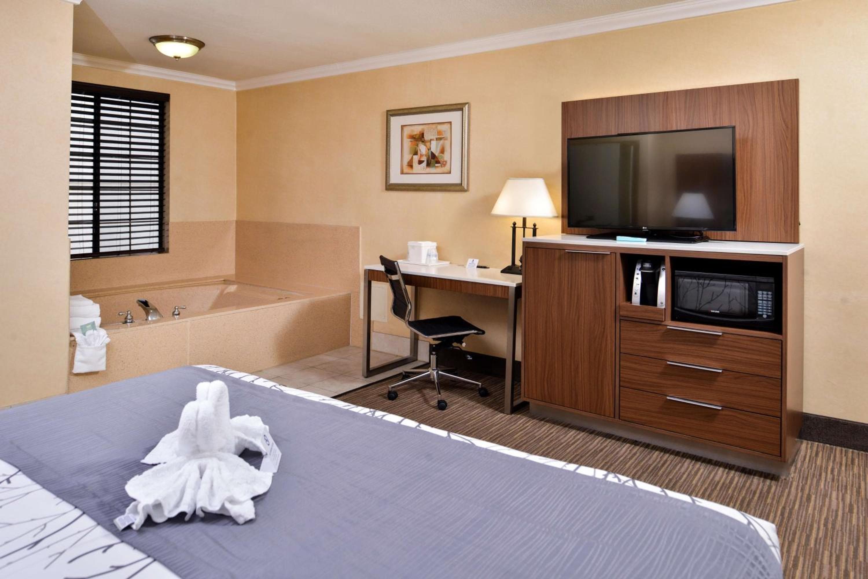 Best Western Hollywood Plaza Hotel - Walk of Fame Film City LA — 24