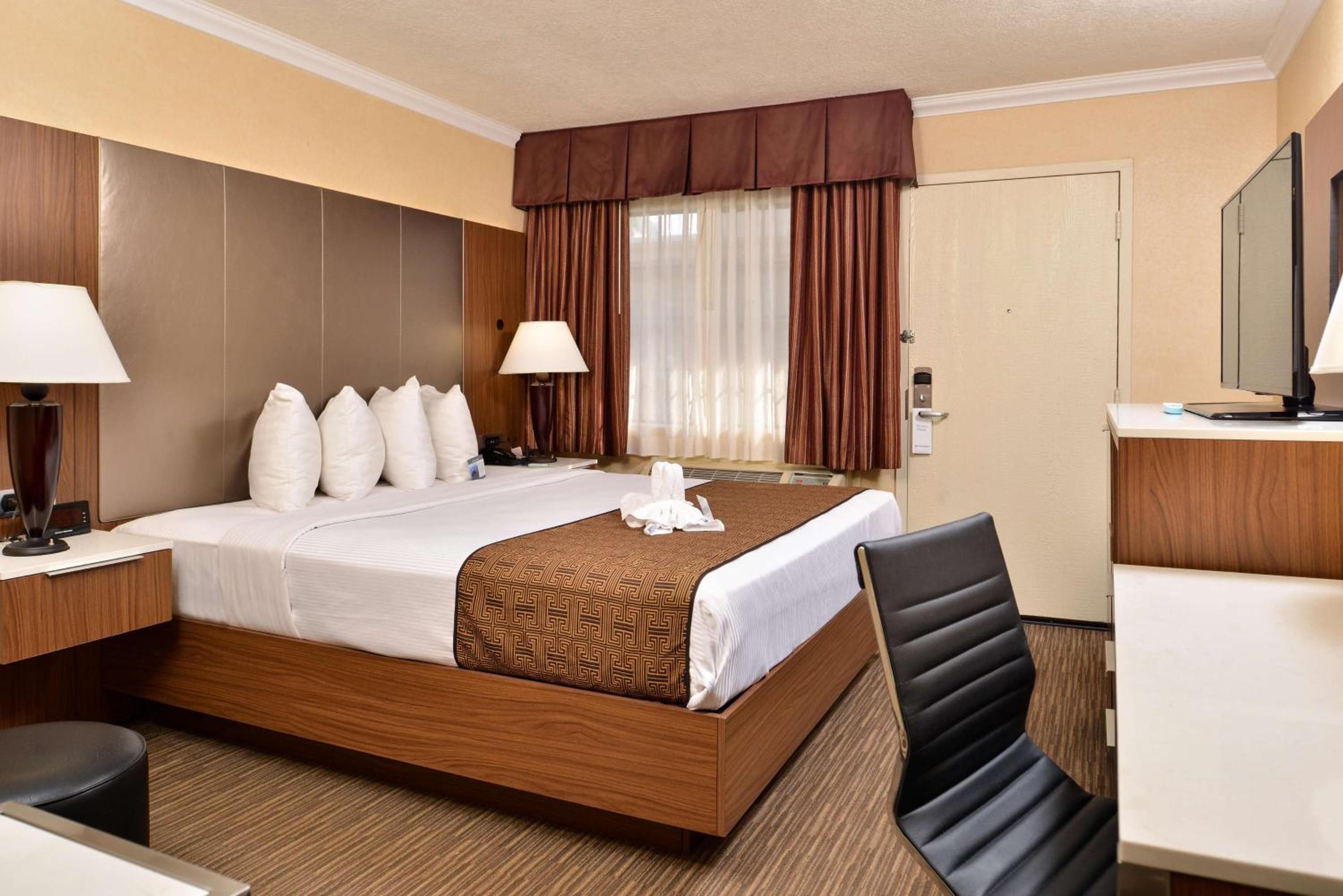 Best Western Hollywood Plaza Hotel - Walk of Fame Film City LA — 17