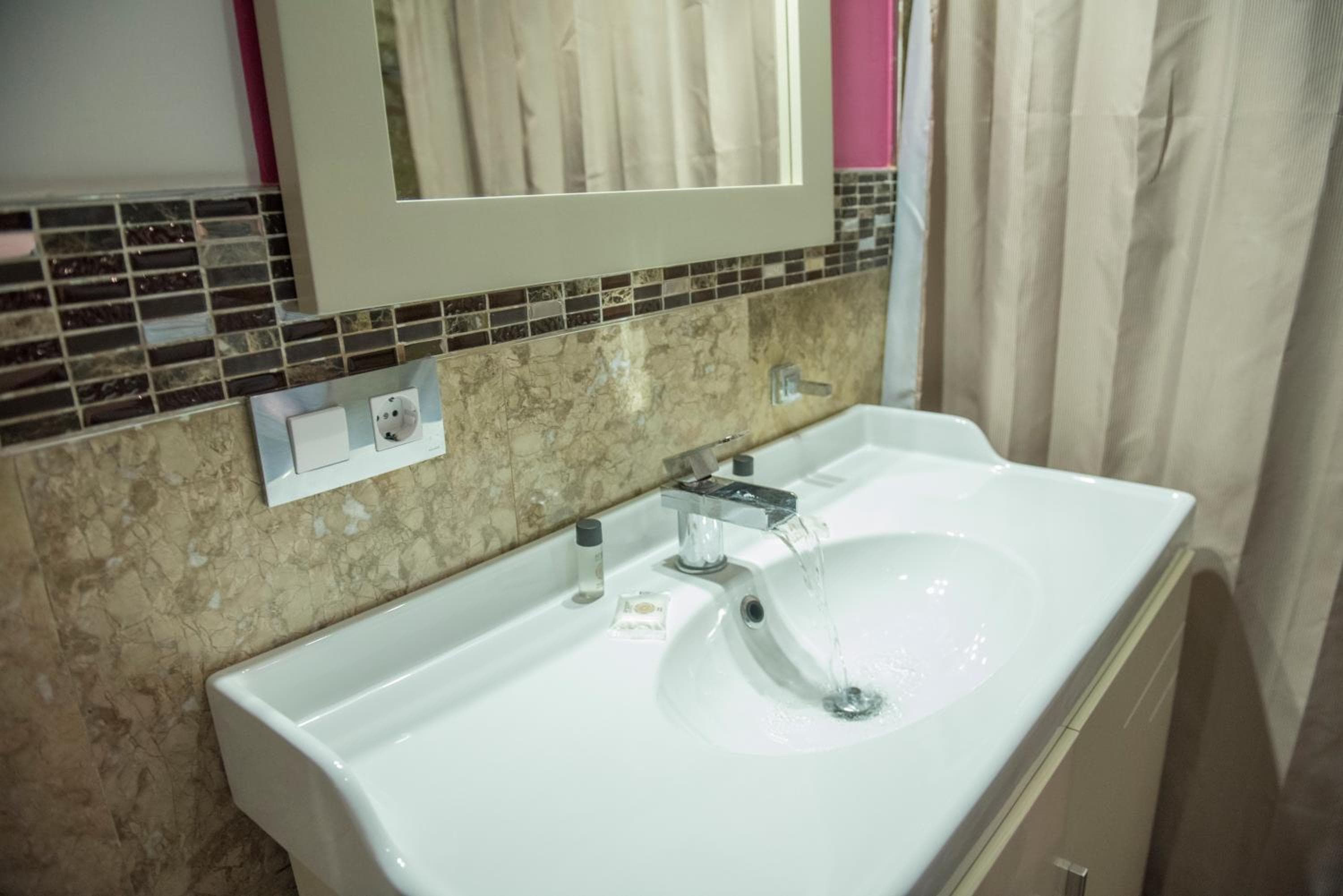 Apartamentos Luxury Puente de Triana — 14