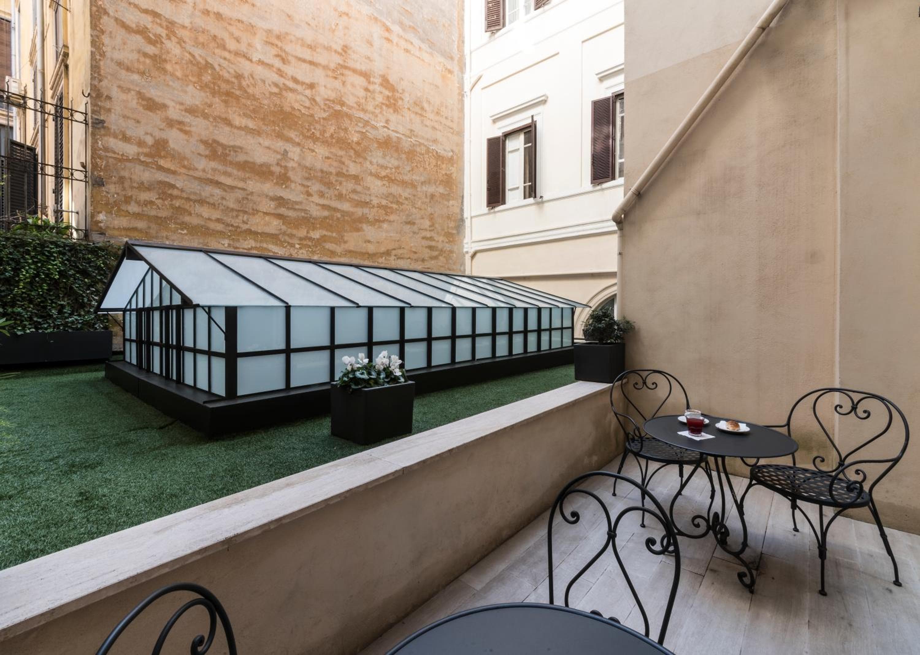 Terrace Pantheon Relais — 3