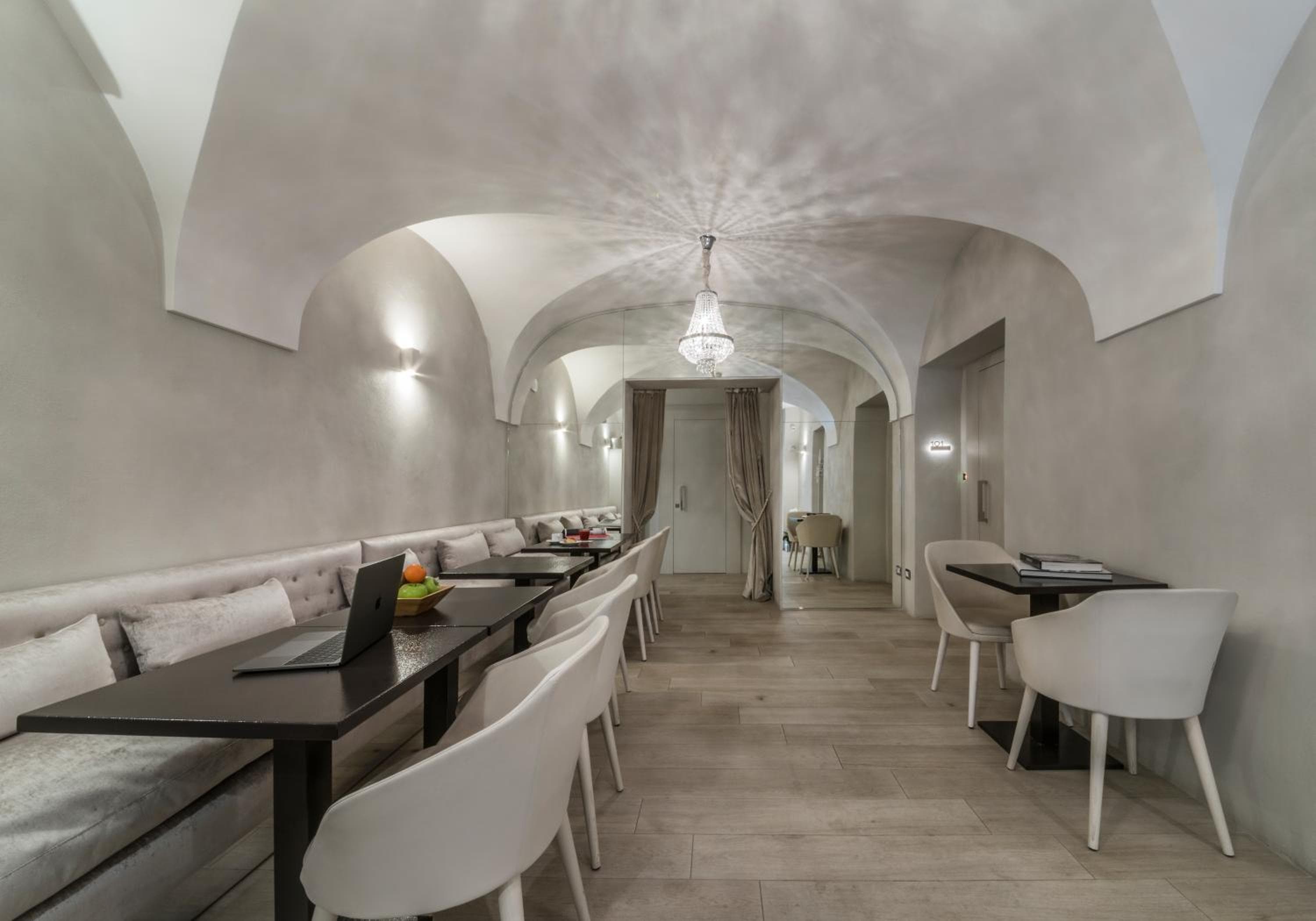 Terrace Pantheon Relais — 6