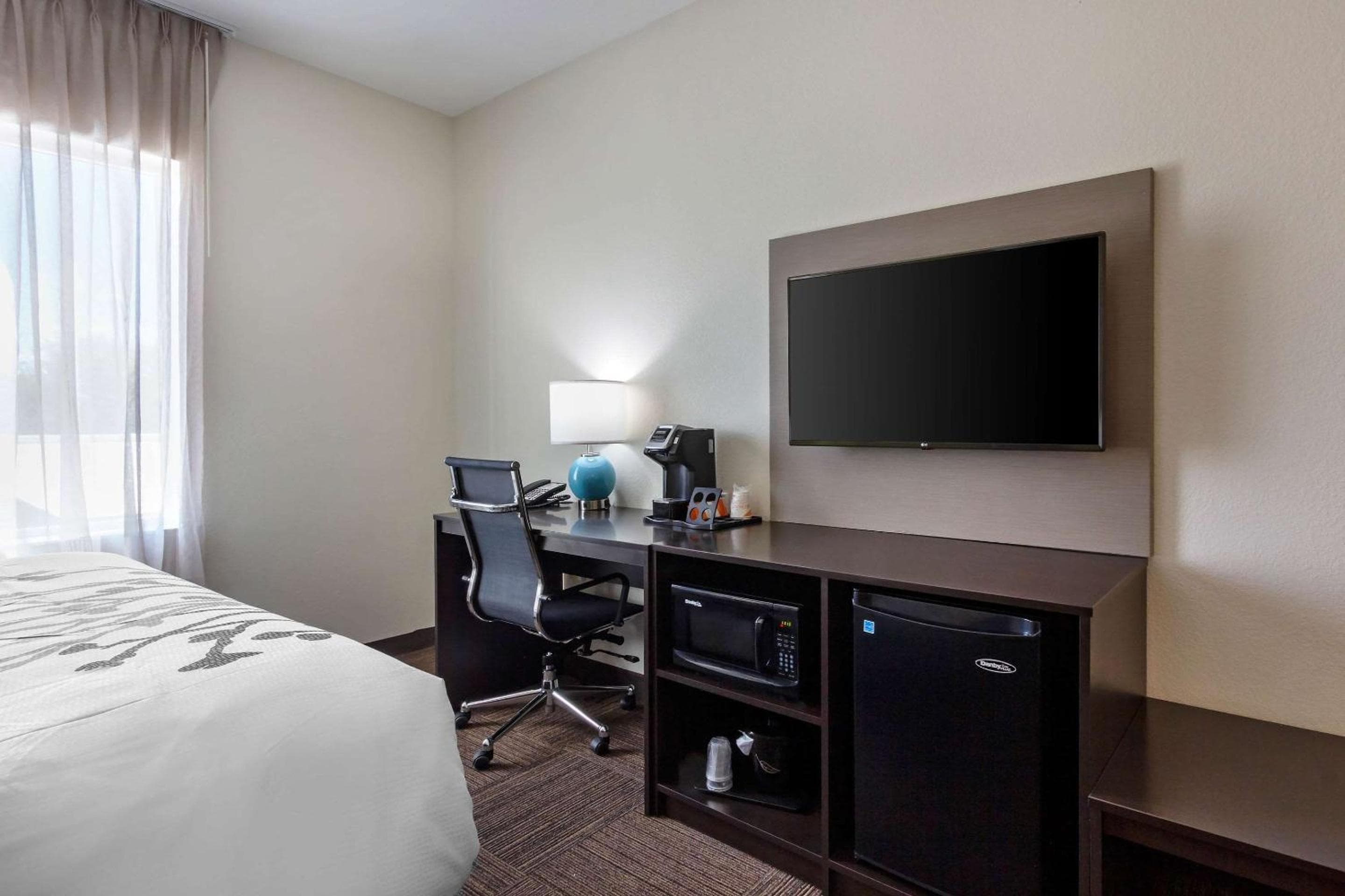 Sleep Inn & Suites Tampa South — 2