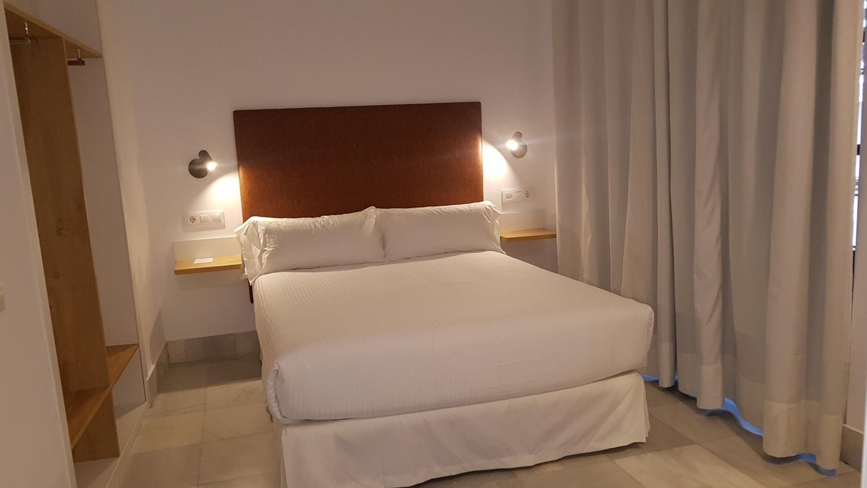 Basic Hotel Sevilla Catedral — 14