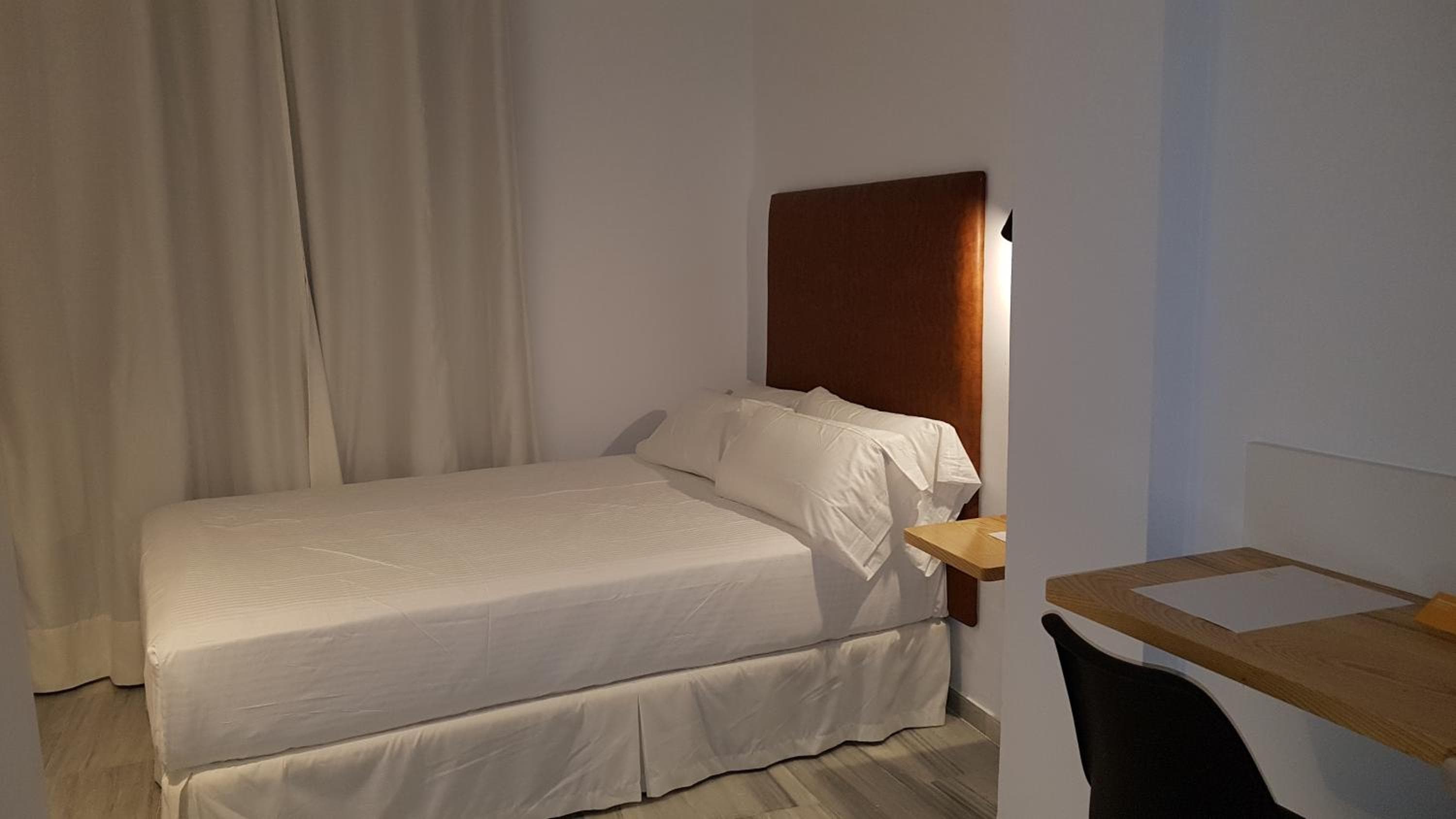 Basic Hotel Sevilla Catedral — 11