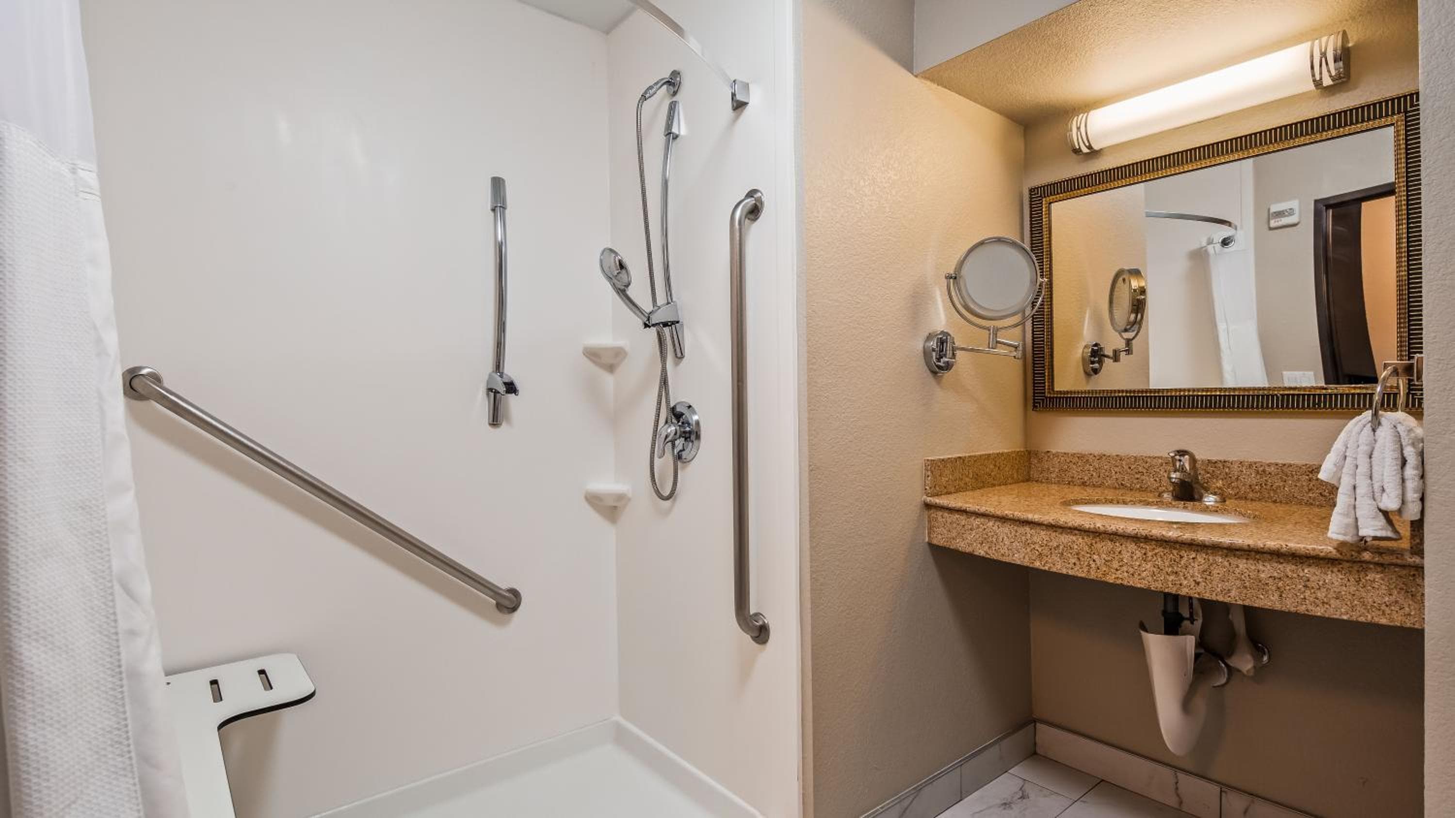 Best Western Plus Henderson Hotel — 19