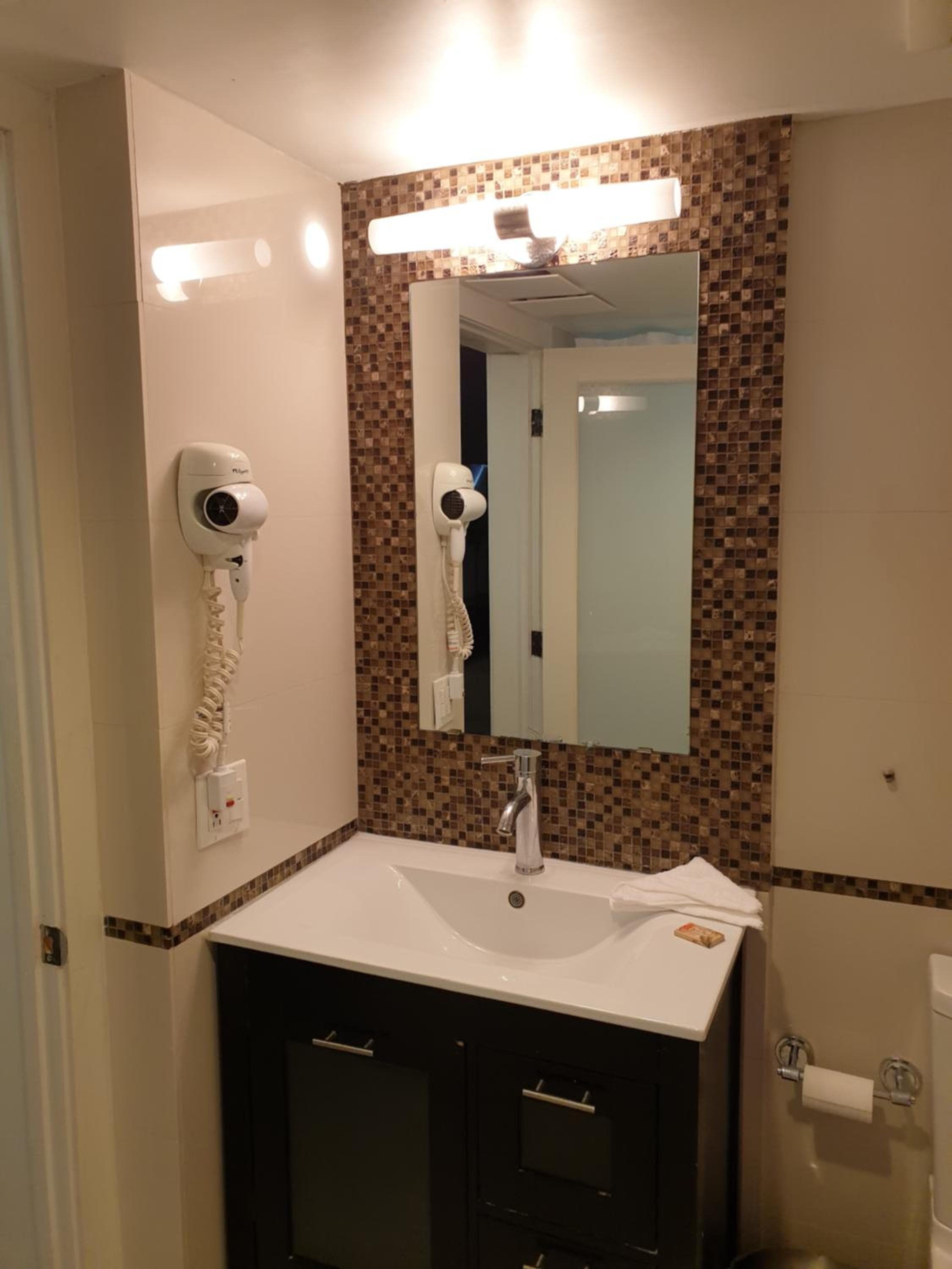 Hotel Chateaubleau — 15