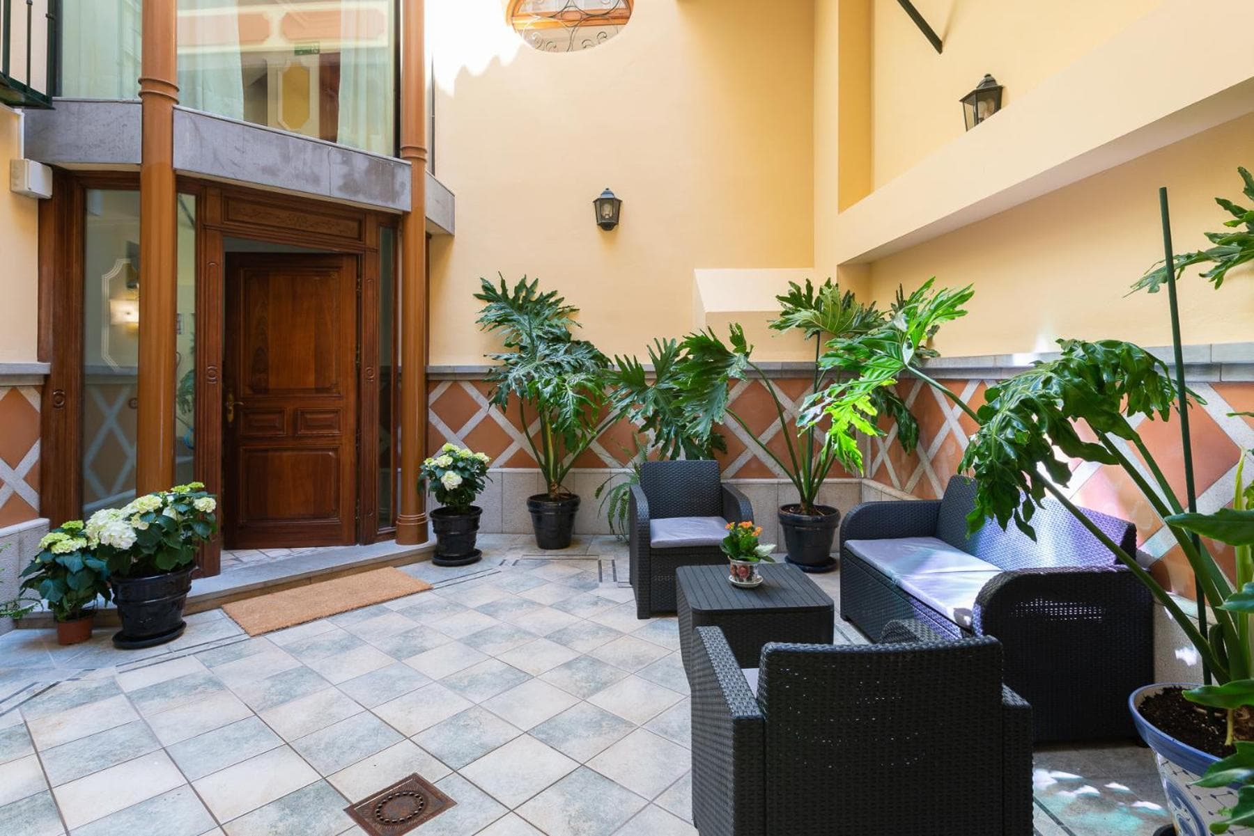 CASA MIRAFLORES — 3