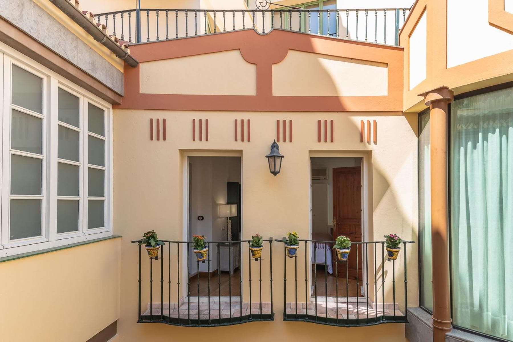 CASA MIRAFLORES — 23