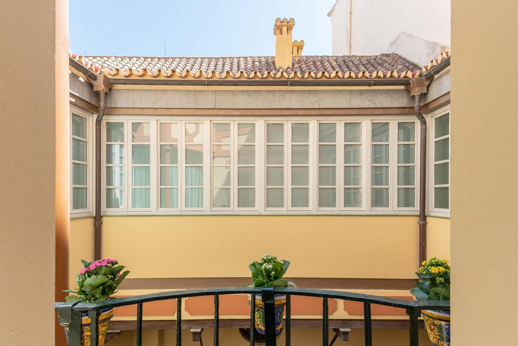 CASA MIRAFLORES — 6