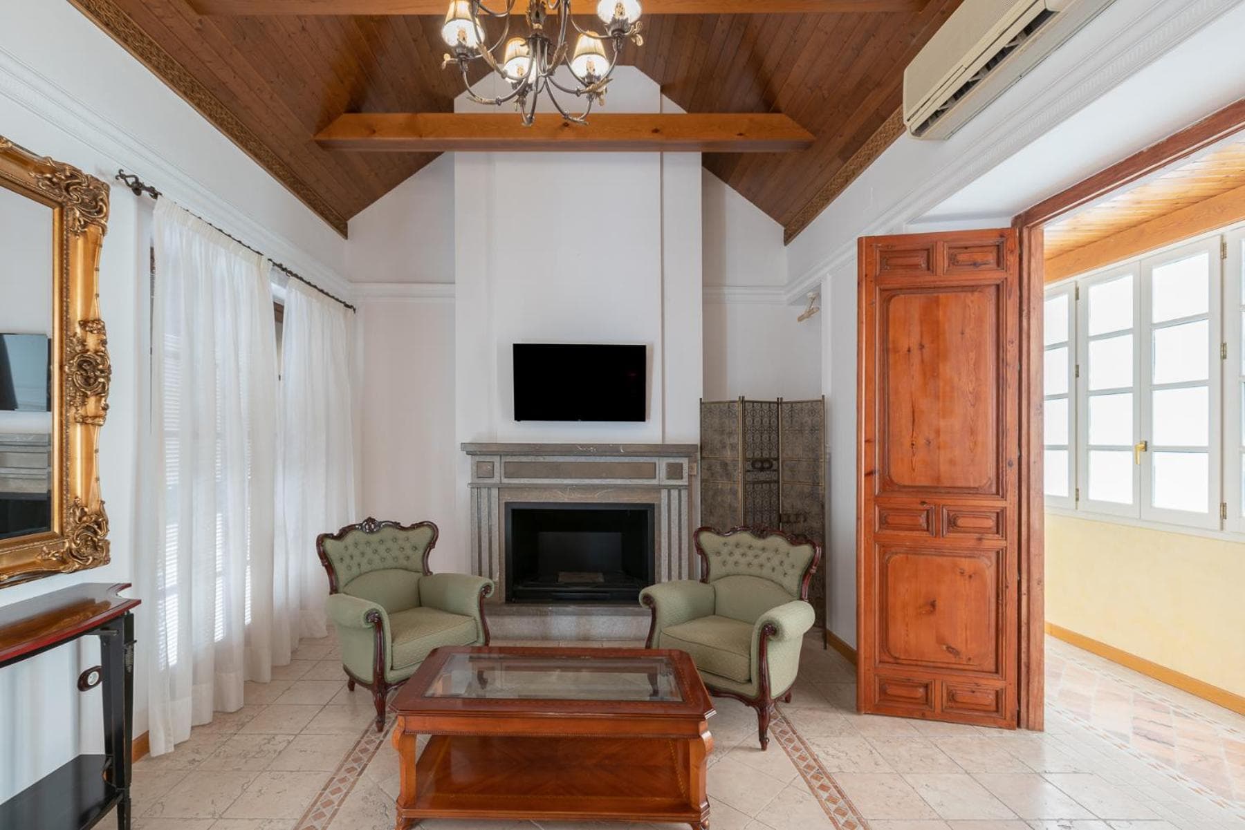 CASA MIRAFLORES — 22