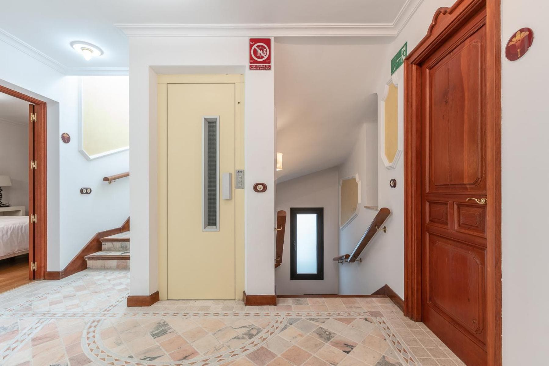 CASA MIRAFLORES — 30