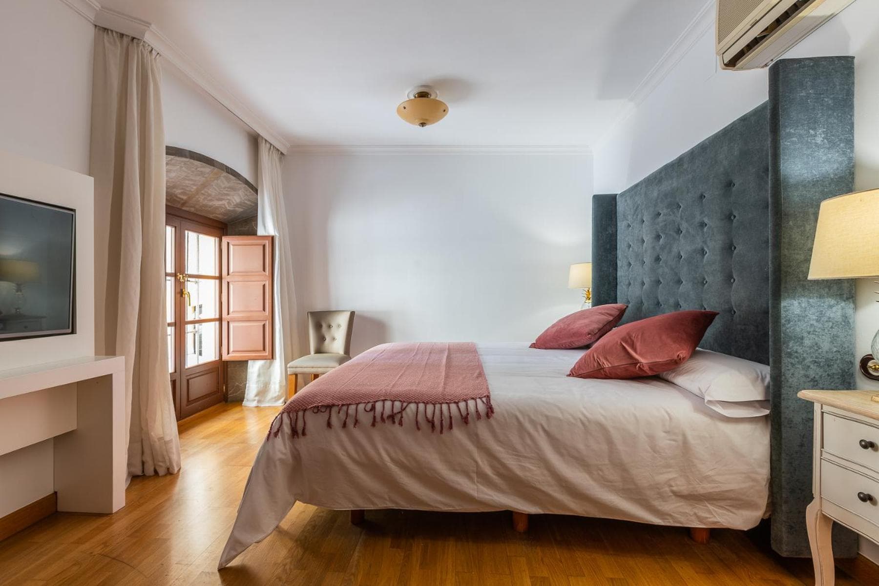 CASA MIRAFLORES — 6