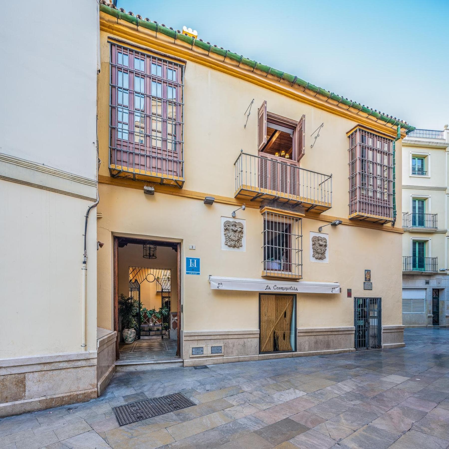 CASA MIRAFLORES — 20