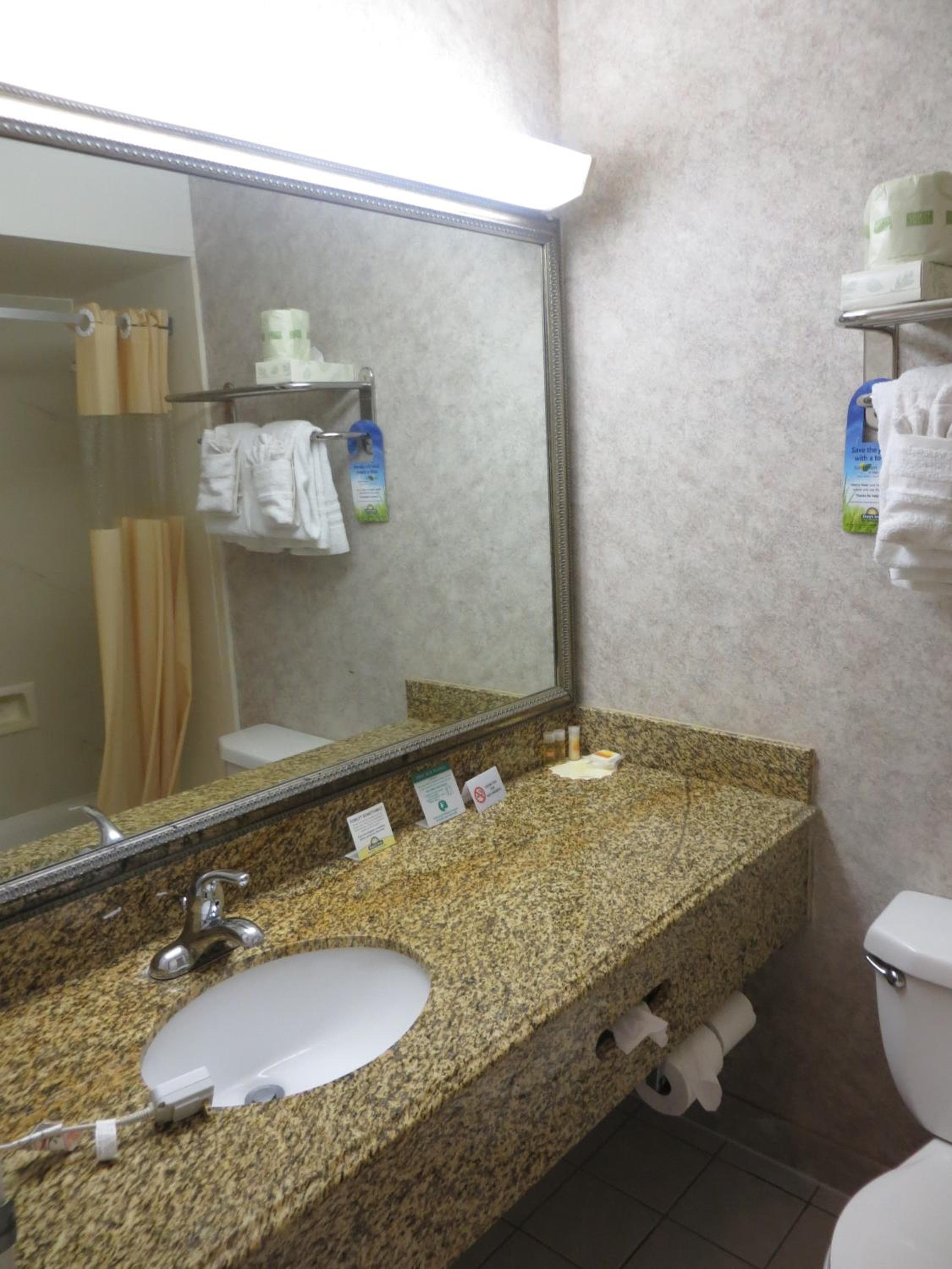 Days Inn by Wyndham Los Angeles LAX/VeniceBch/Marina DelRay — 17