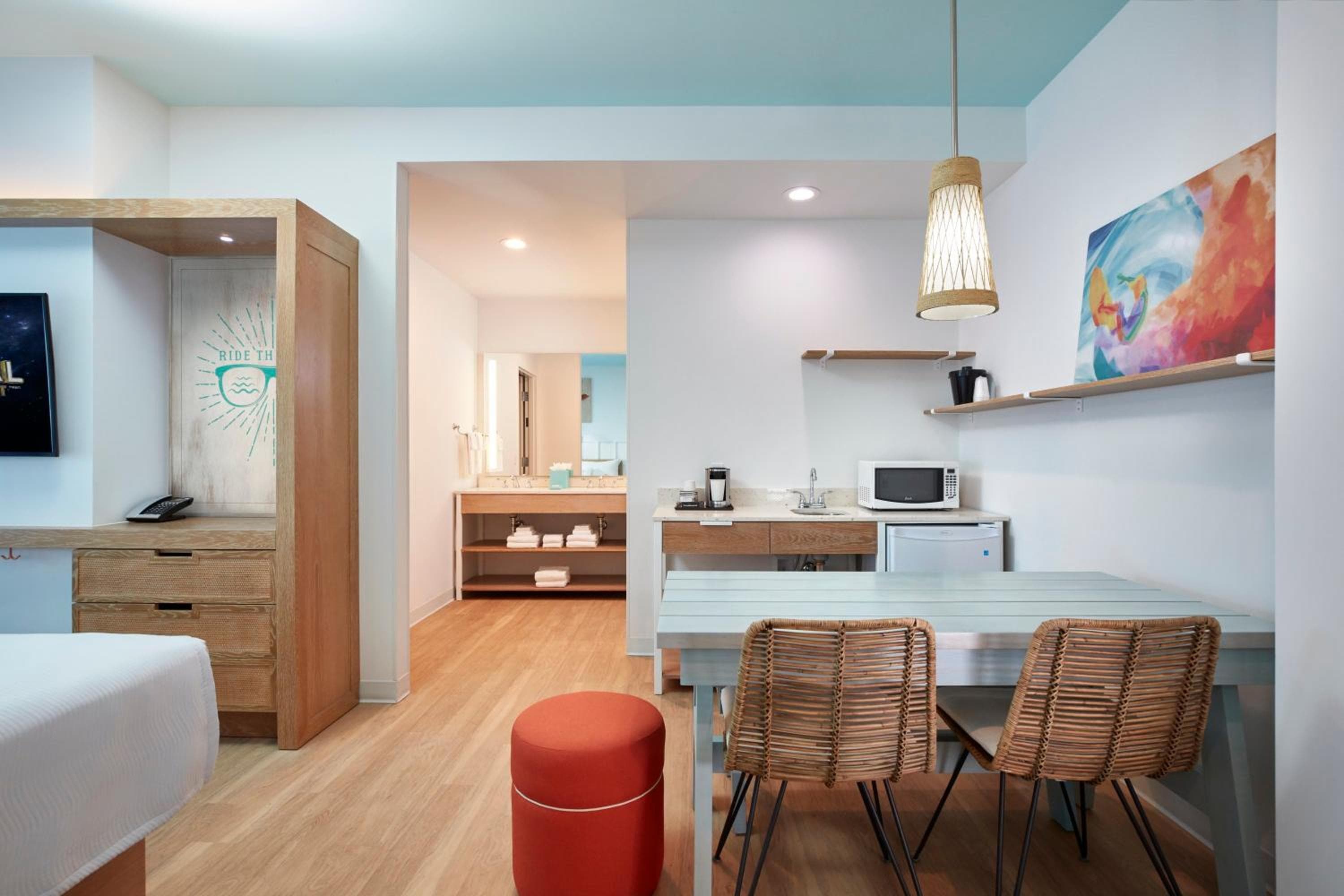 Universal's Endless Summer Resort - Surfside Inn and Suites — 8