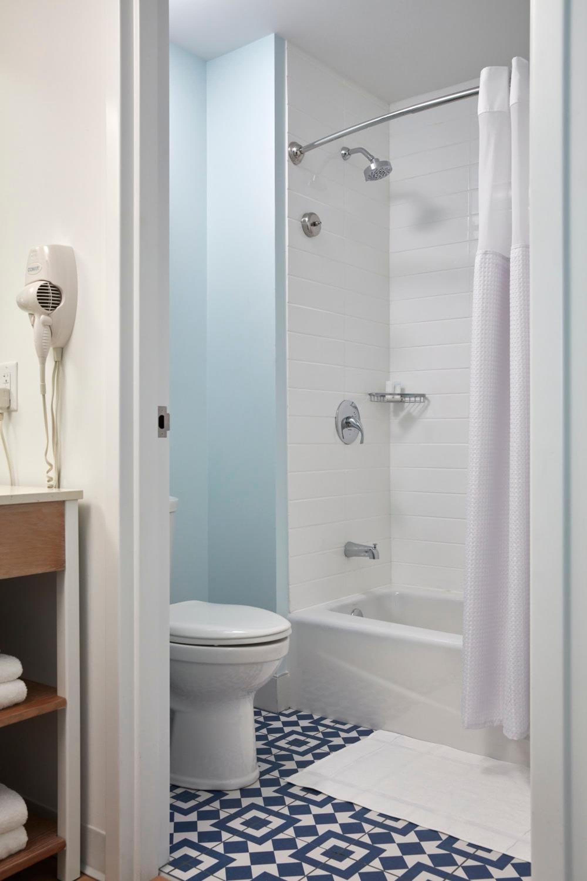 Universal's Endless Summer Resort - Surfside Inn and Suites — 23