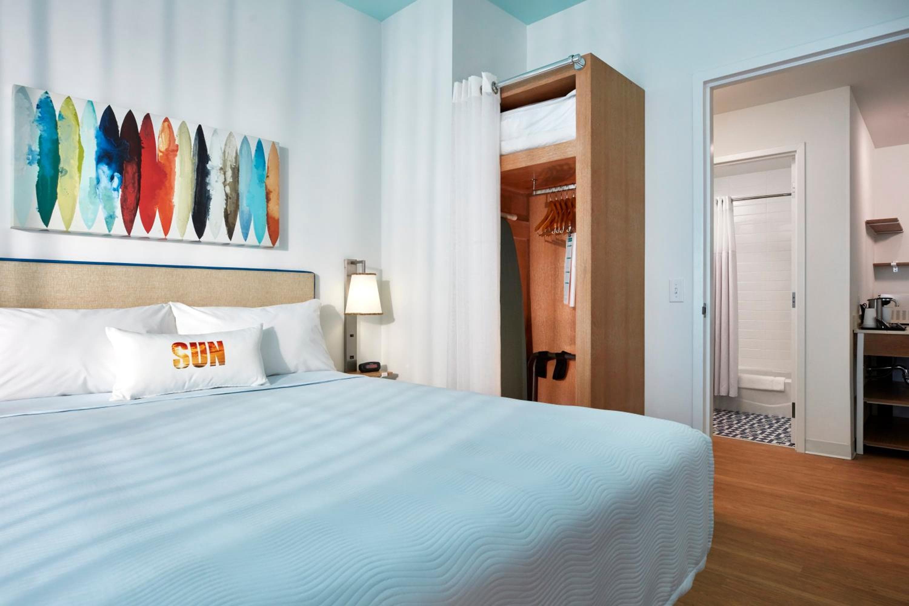 Universal's Endless Summer Resort - Surfside Inn and Suites — 15